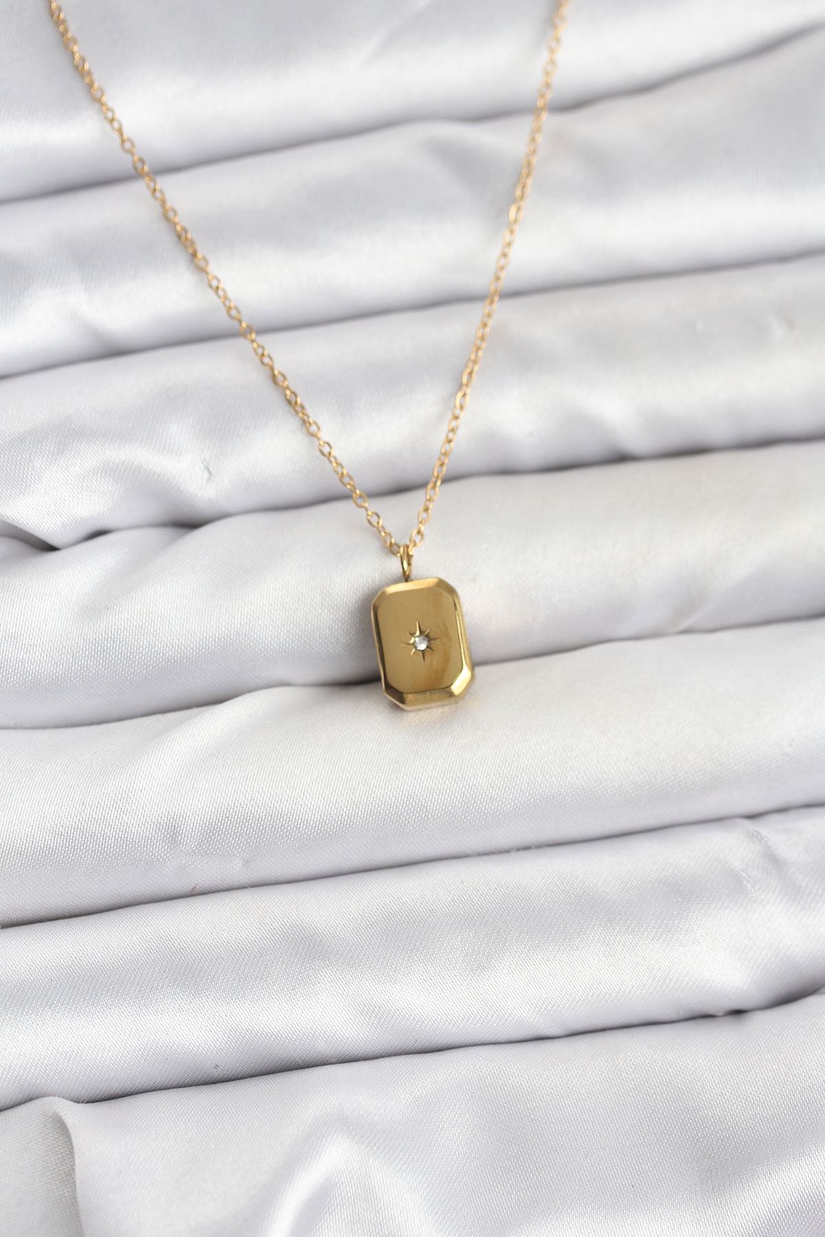 YRTCL 316L Çelik Zincir Gold Renk Minimal Kutup Yıldızı Model Kadın Kolye