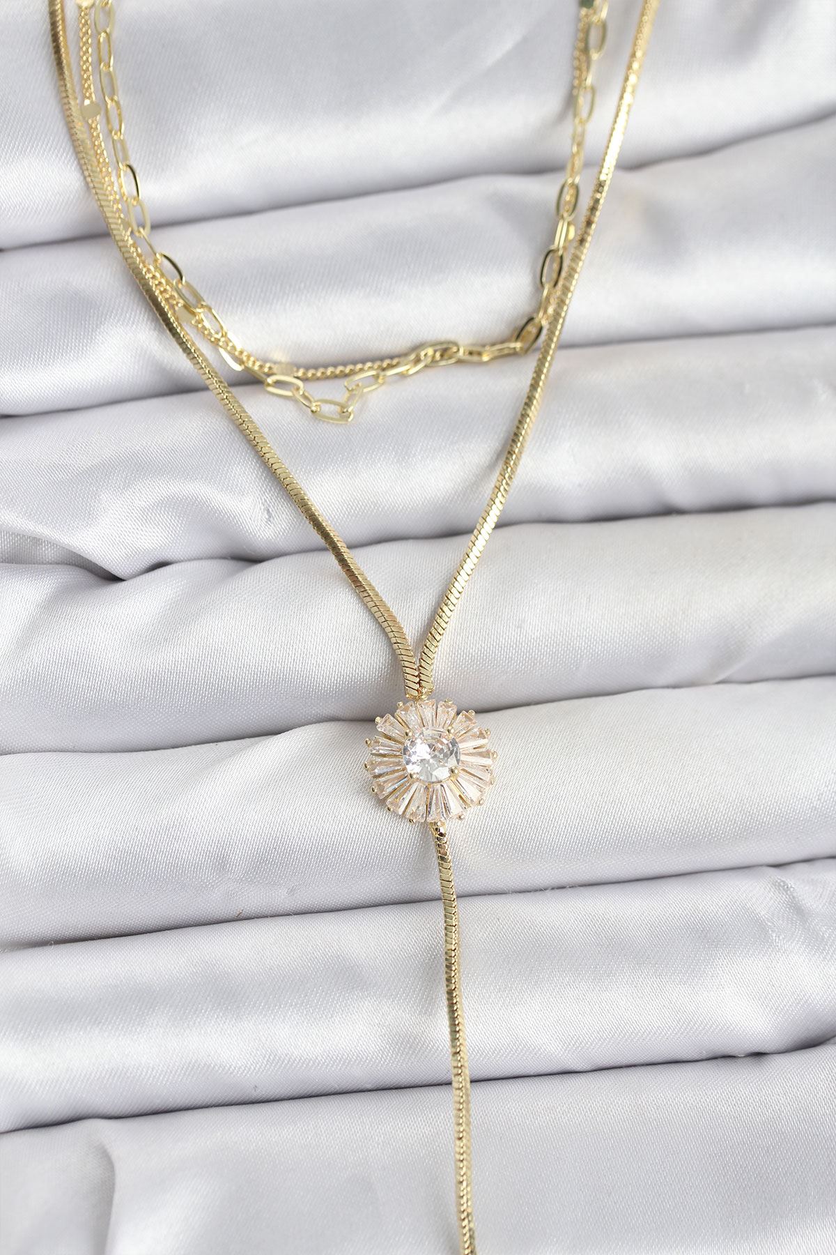 YRTCL Pirinç Gold Renk Zirkon Taşlı Papatya Model Detaylı 3'lü Kombin Y Kadın Kolye