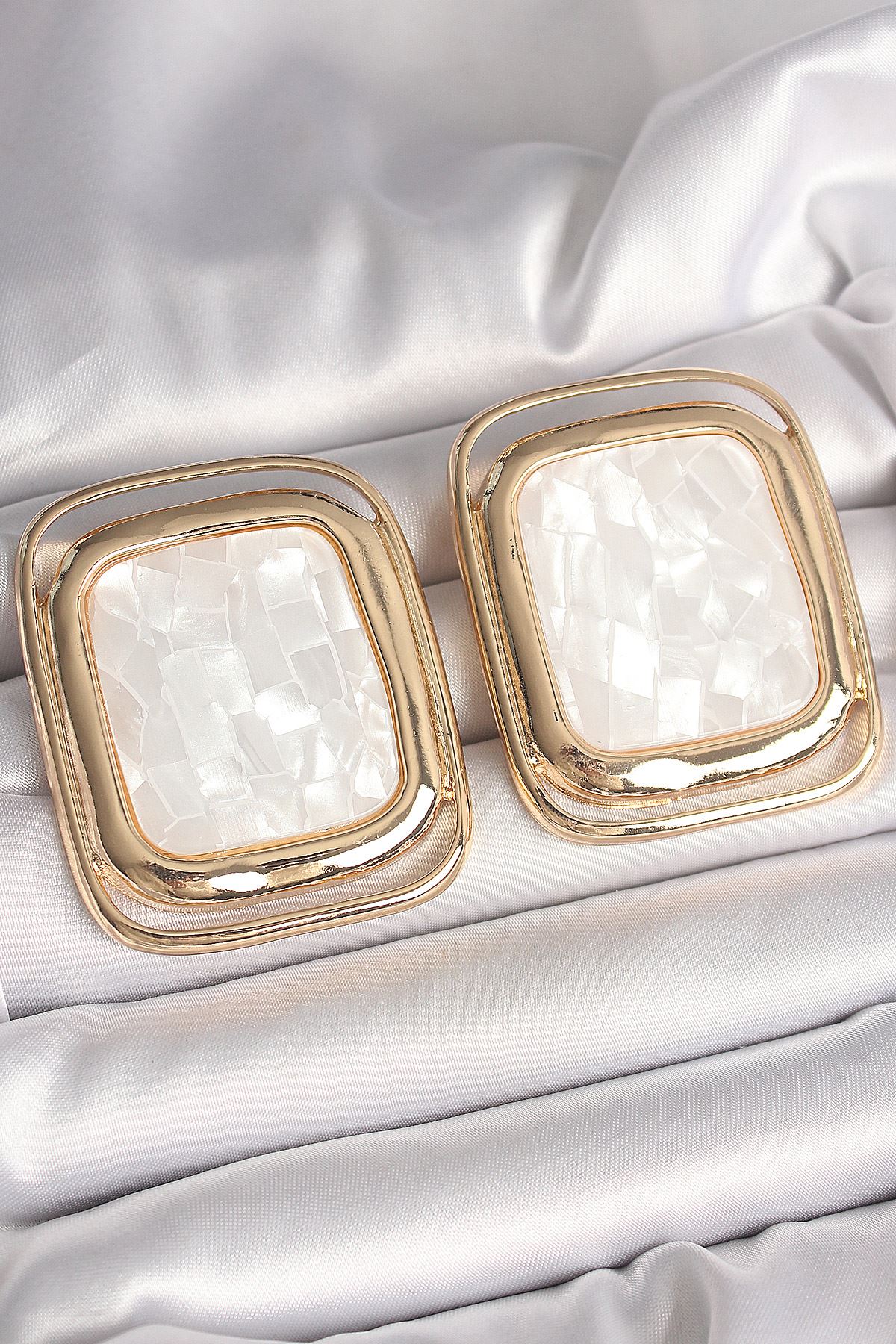 YRTCL Pirinç Gold Renk Beyaz Mineli Kare Model Kadın Küpe