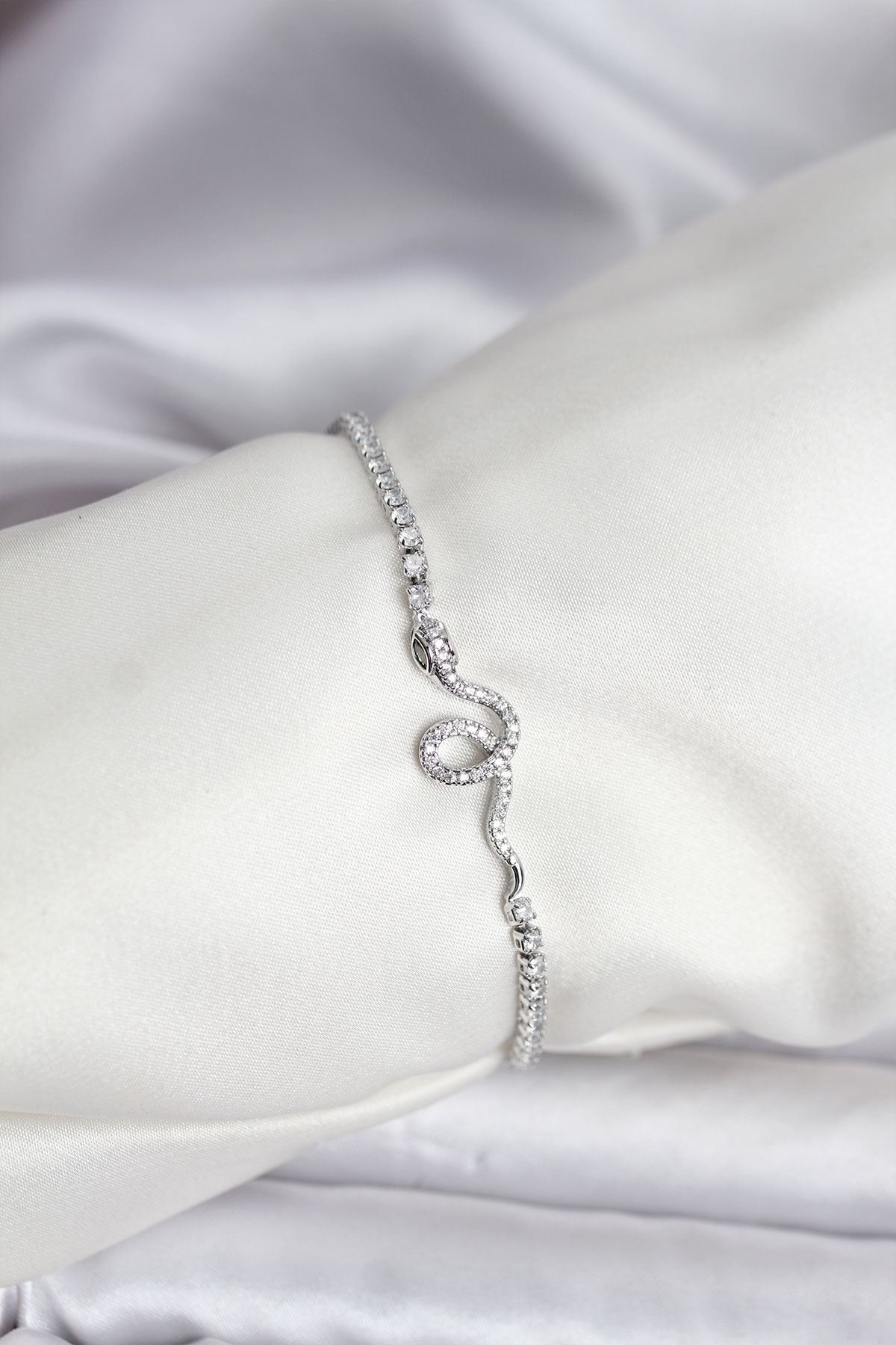 YRTCL Yılan Model Zirkon Taşlı Gümüş Renk Pirinç Su Yolu Kadın Bileklik