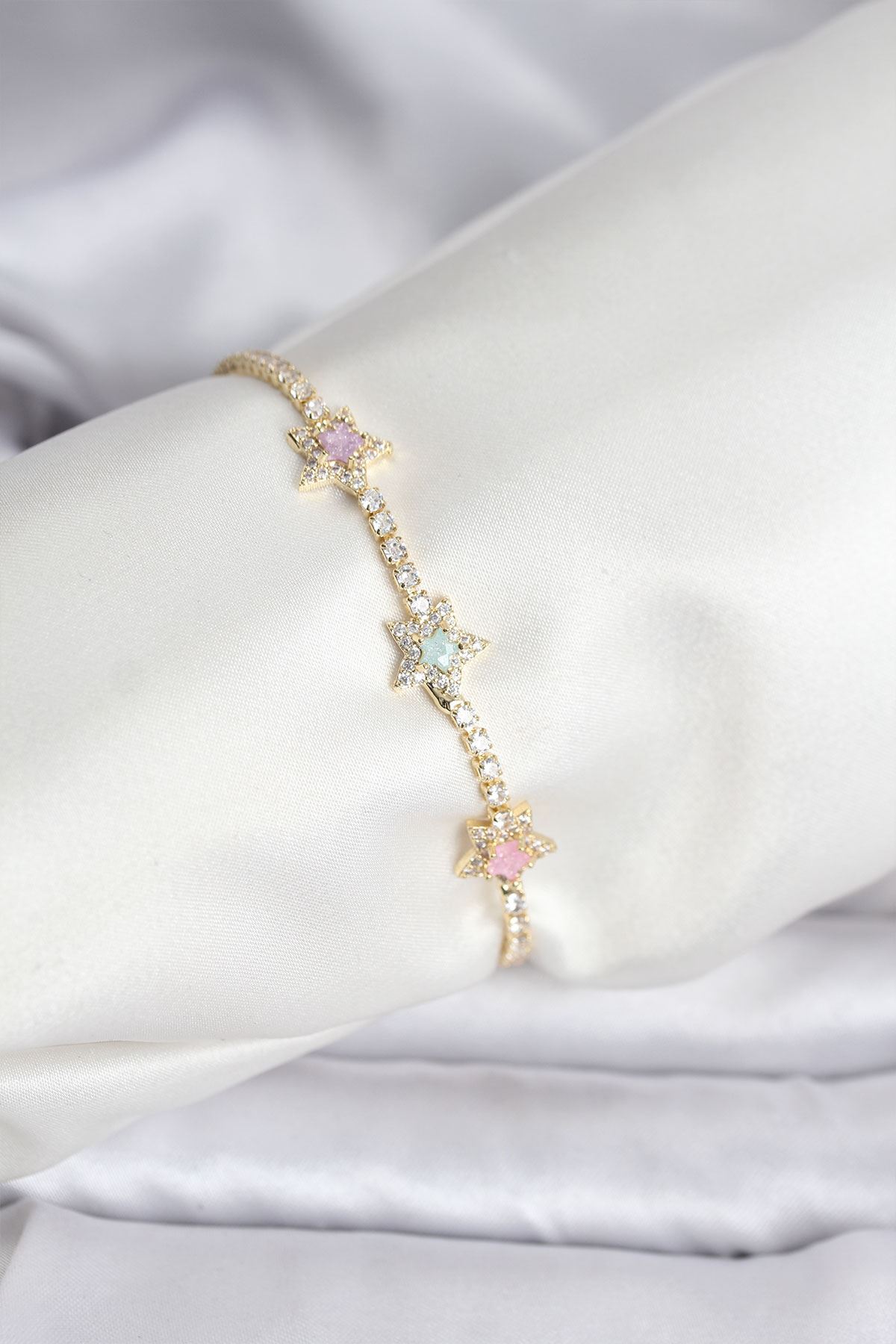 YRTCL Renkli Yıldız Model Zirkon Taşlı Gold Renk Pirinç Su Yolu Kadın Bileklik