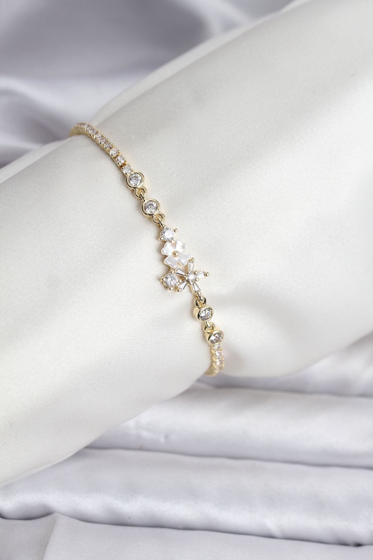 YRTCL Çiçekli Model Zirkon Taşlı Gold Renk Su Yolu Kadın Bileklik