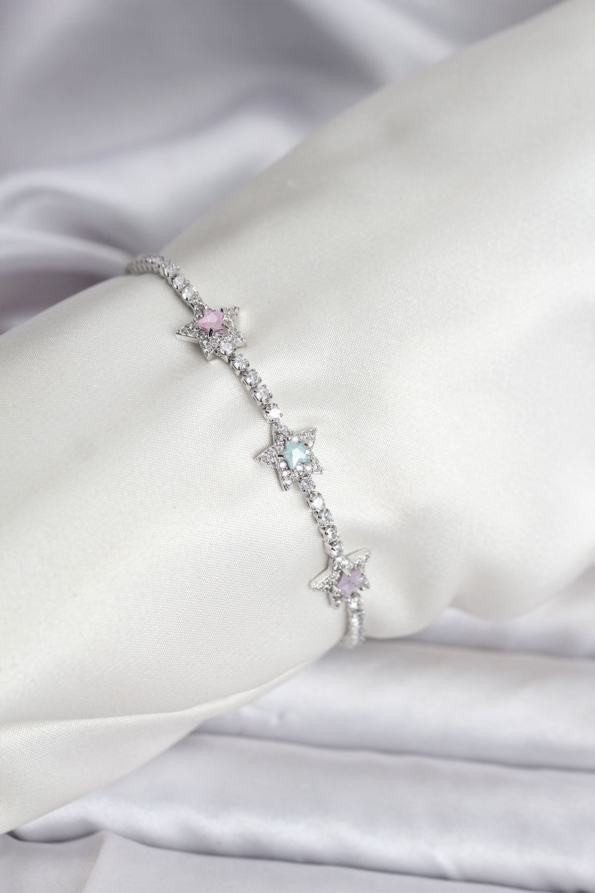 YRTCL Renkli Yıldız Model Zirkon Taşlı Gümüş Renk Pirinç Su Yolu Kadın Bileklik