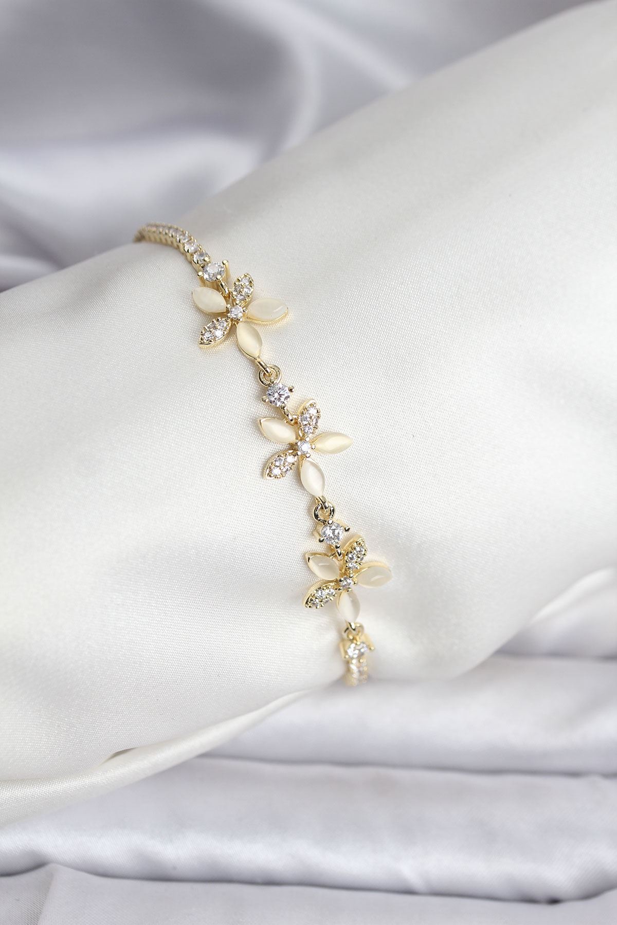 YRTCL Çiçek Model Zirkon Taşlı Gold Renk Pirinç Su Yolu Kadın Bileklik