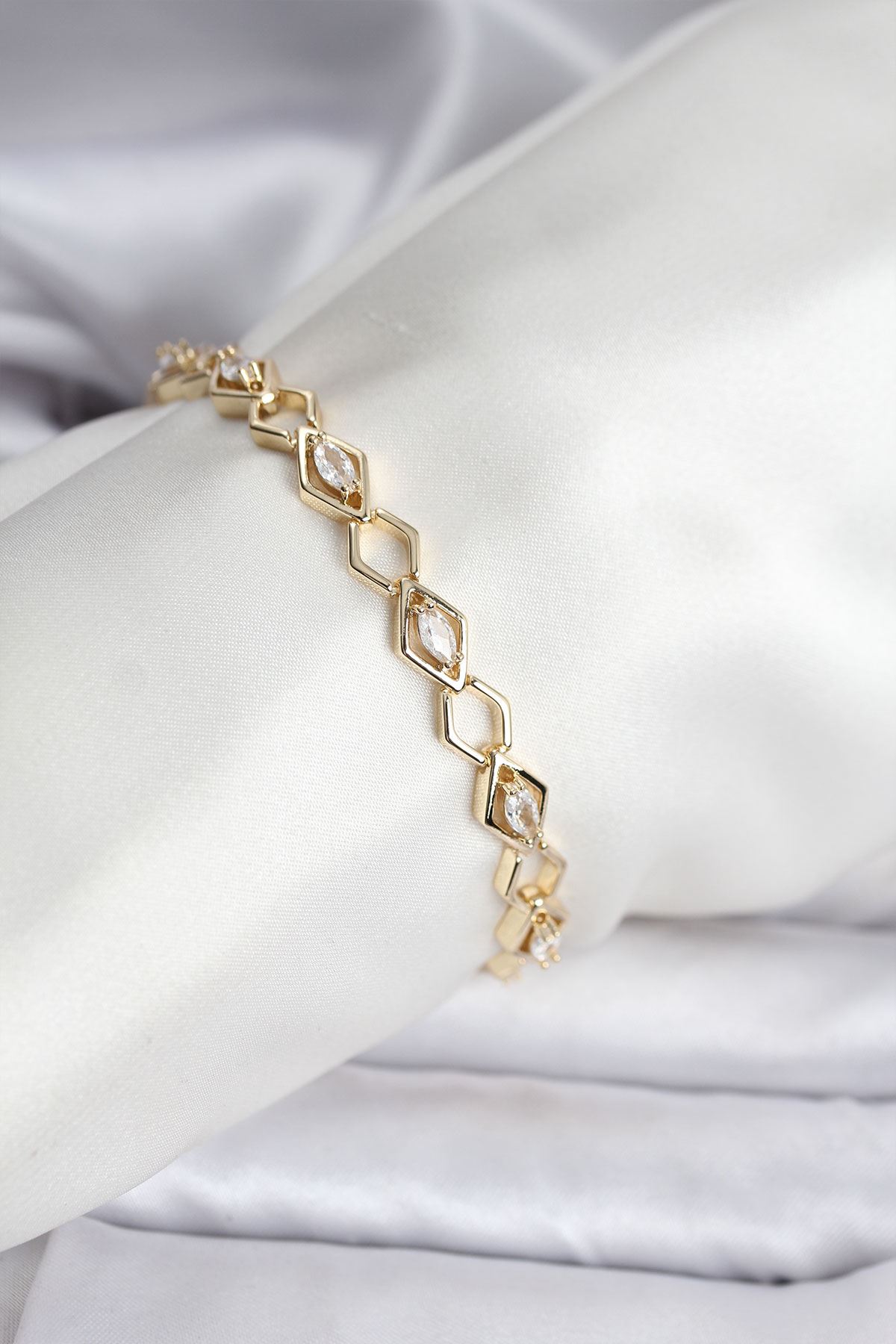 YRTCL 14K Gold Renk Kaplama Baklava Dilim Model Kadın Bileklik