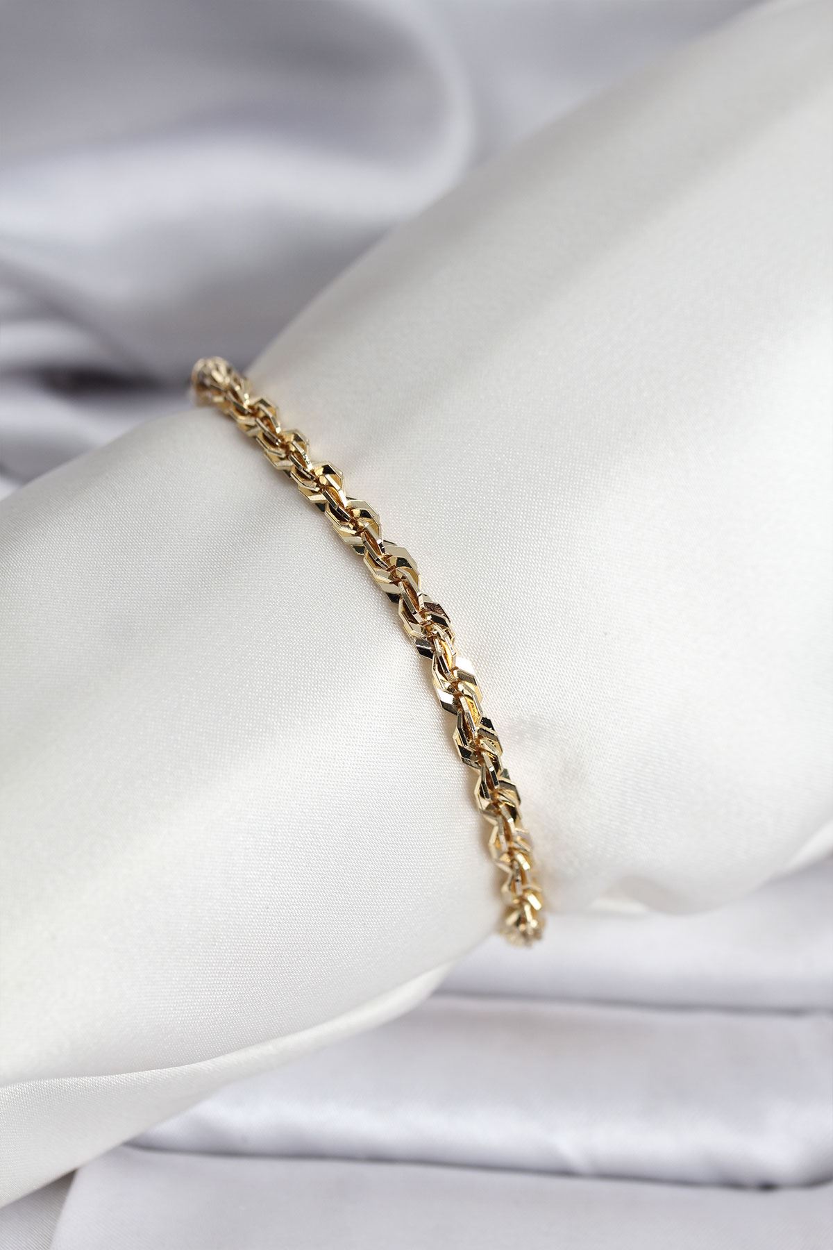 YRTCL 14K Gold Renk Kaplama Burgu Zincir Model CM Kadın Bileklik