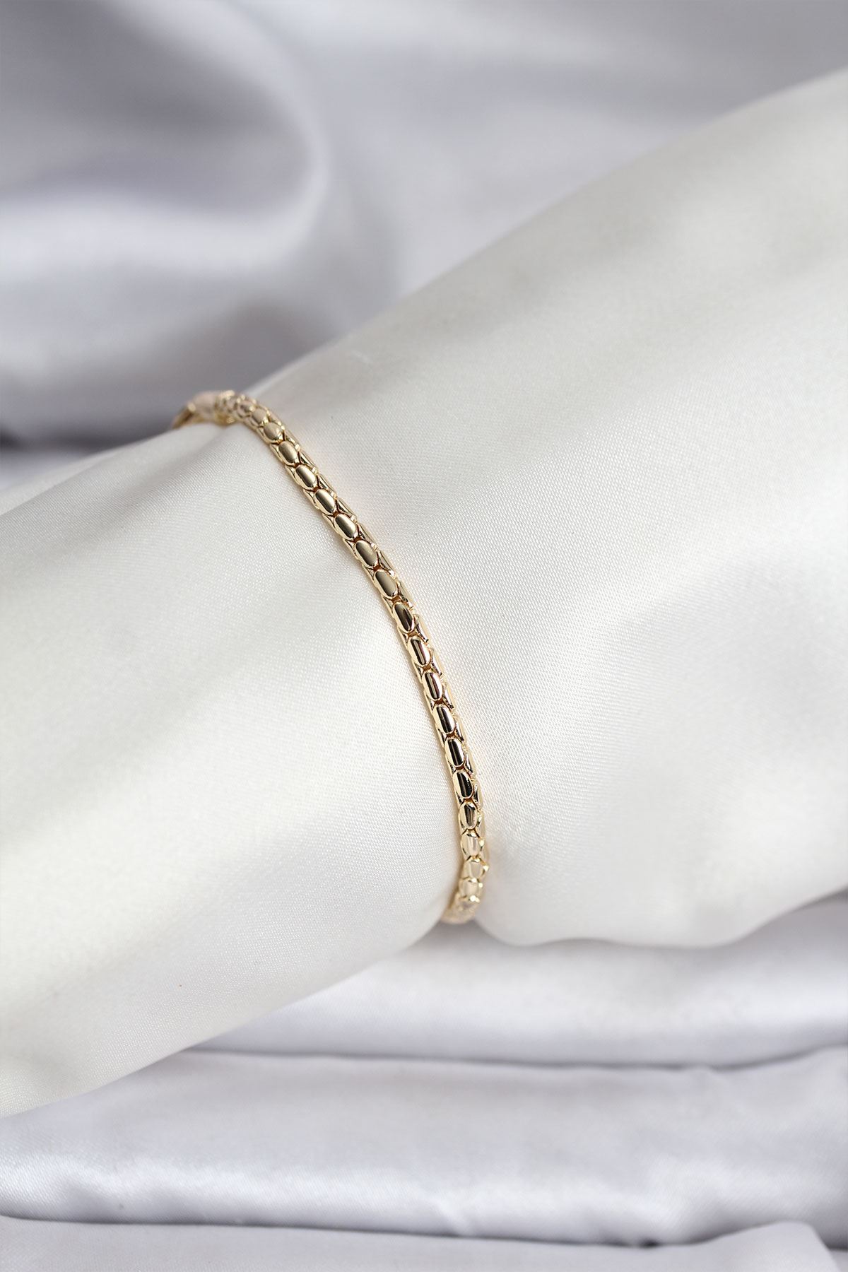 YRTCL 14K Gold Renk Kaplama Zincirli Model CM Kadın Bileklik