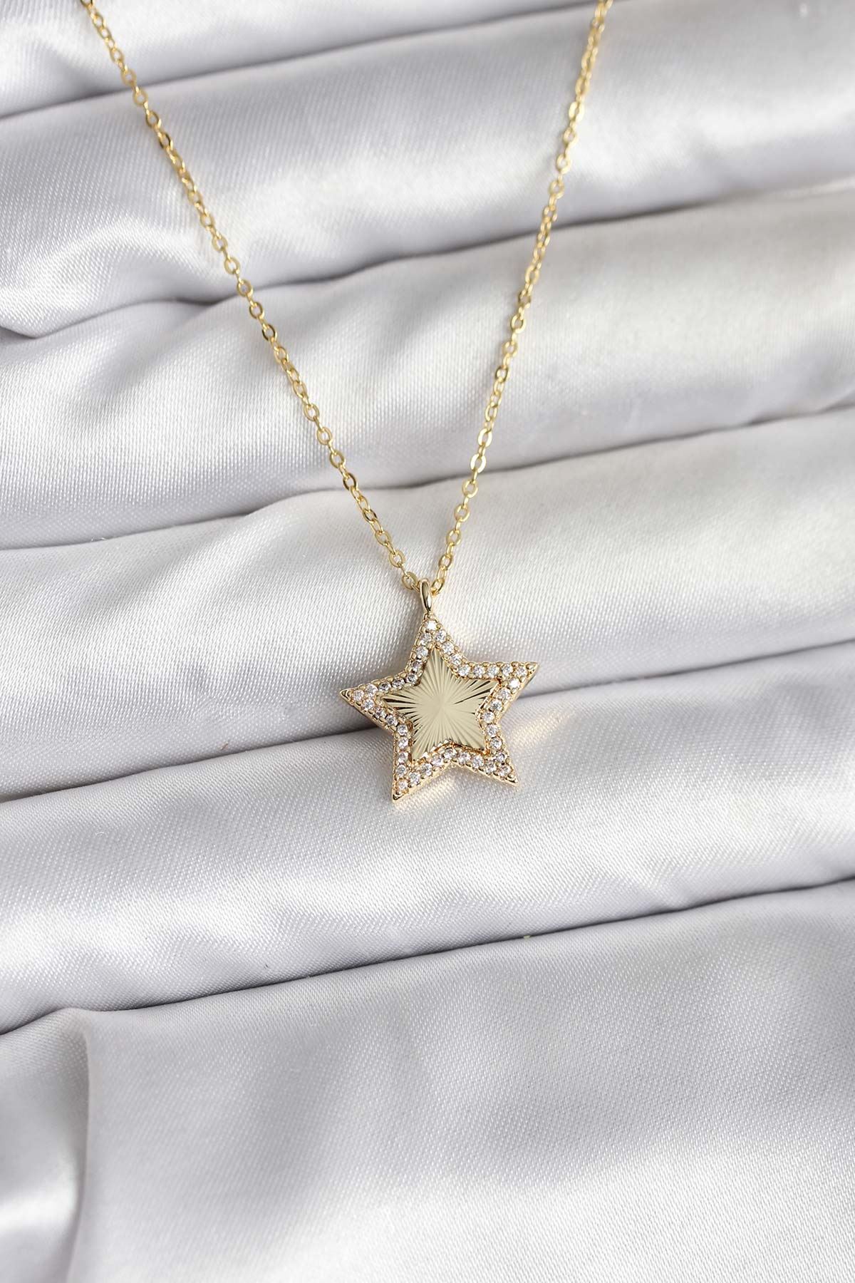 YRTCL Pirinç Gold Renk Zincirli Yıldızlı Model Kadın Kolye