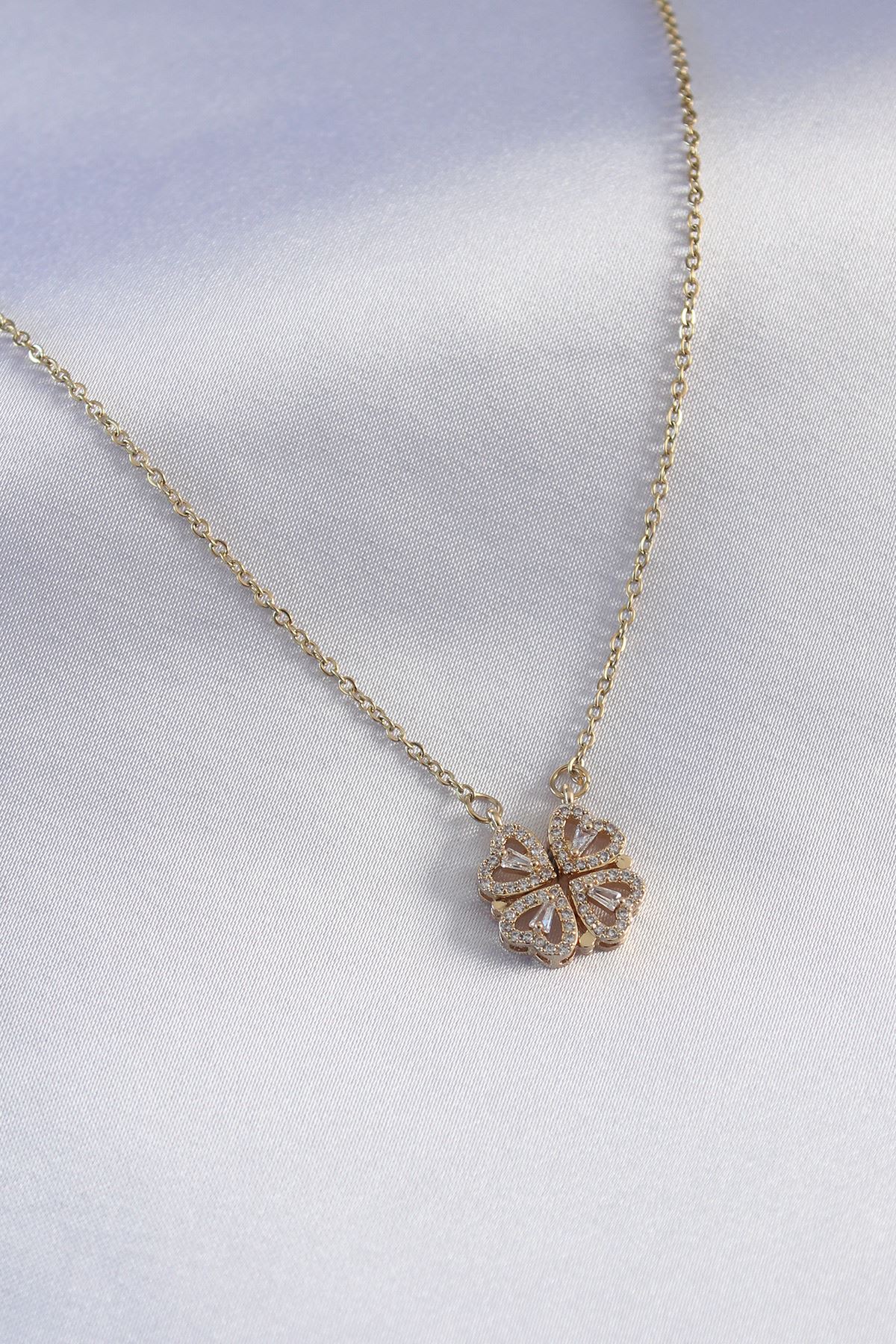 YRTCL 316L Çelik Gold Renk Açılır Zirkon Taşlı Yonca Model Kadın Kolye