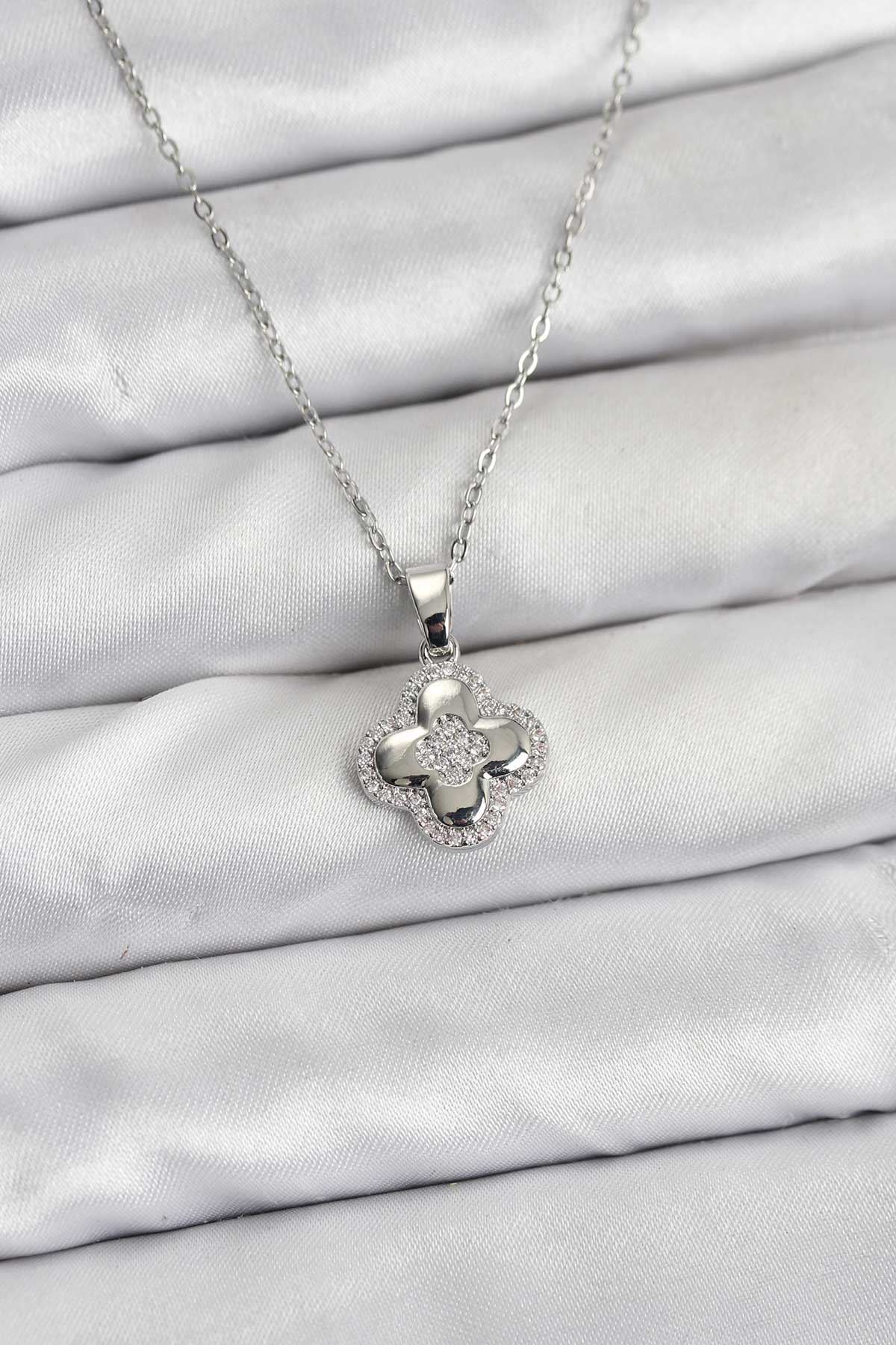 YRTCL 316L Çelik Zincir Gümüş Renk Zirkon Taşlı Yonca Model Kadın Kolye