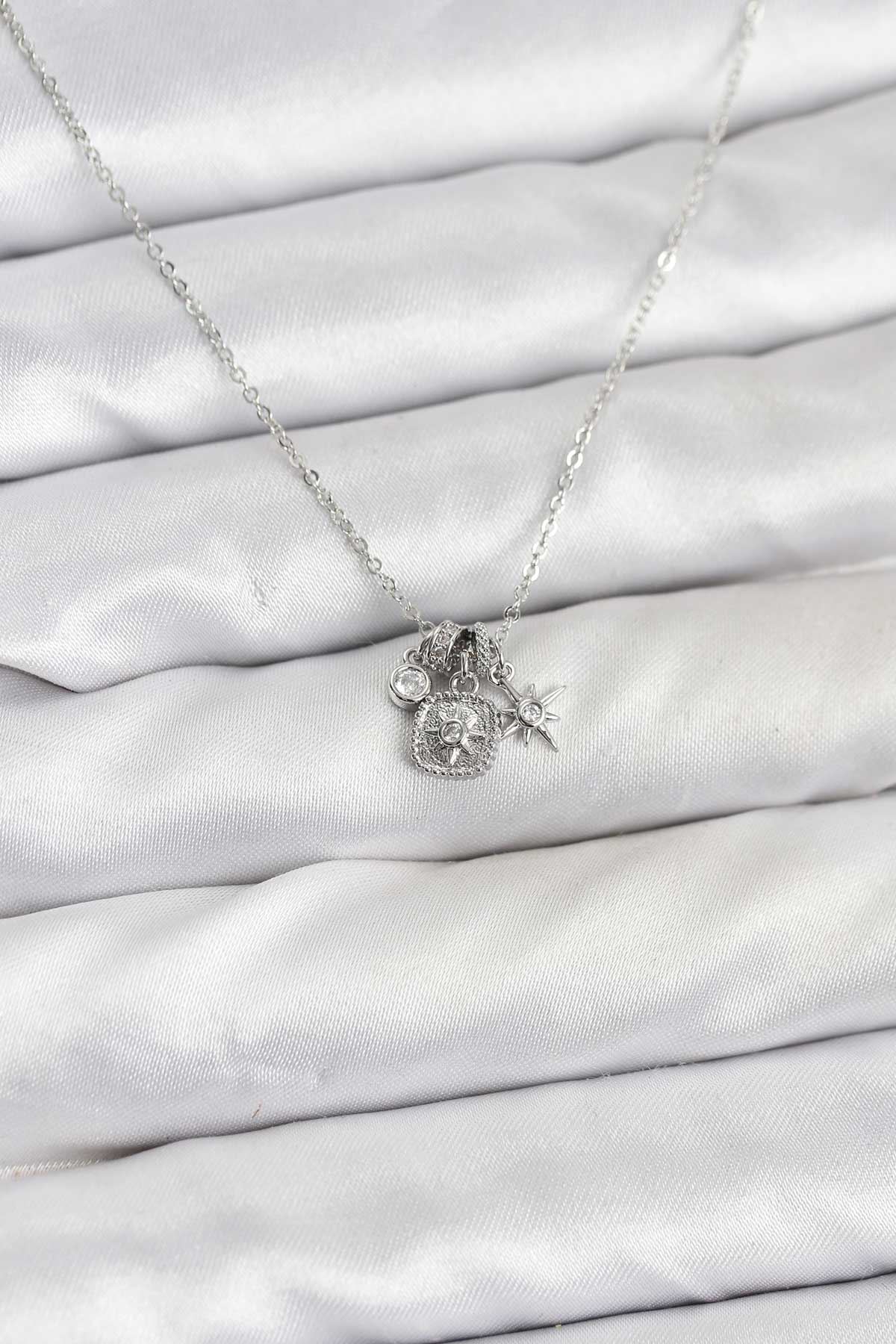 YRTCL Pirinç Gümüş Renk Minimal Charmlı Kadın Kolye