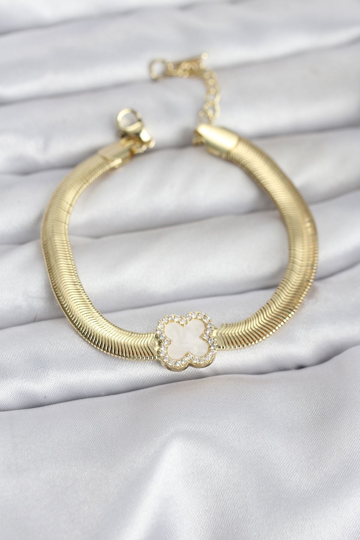 YRTCL 316L Çelik Gold Renk Beyaz Yonca Model Zirkon Taşlı Yılan Zincirli Kadın Bileklik