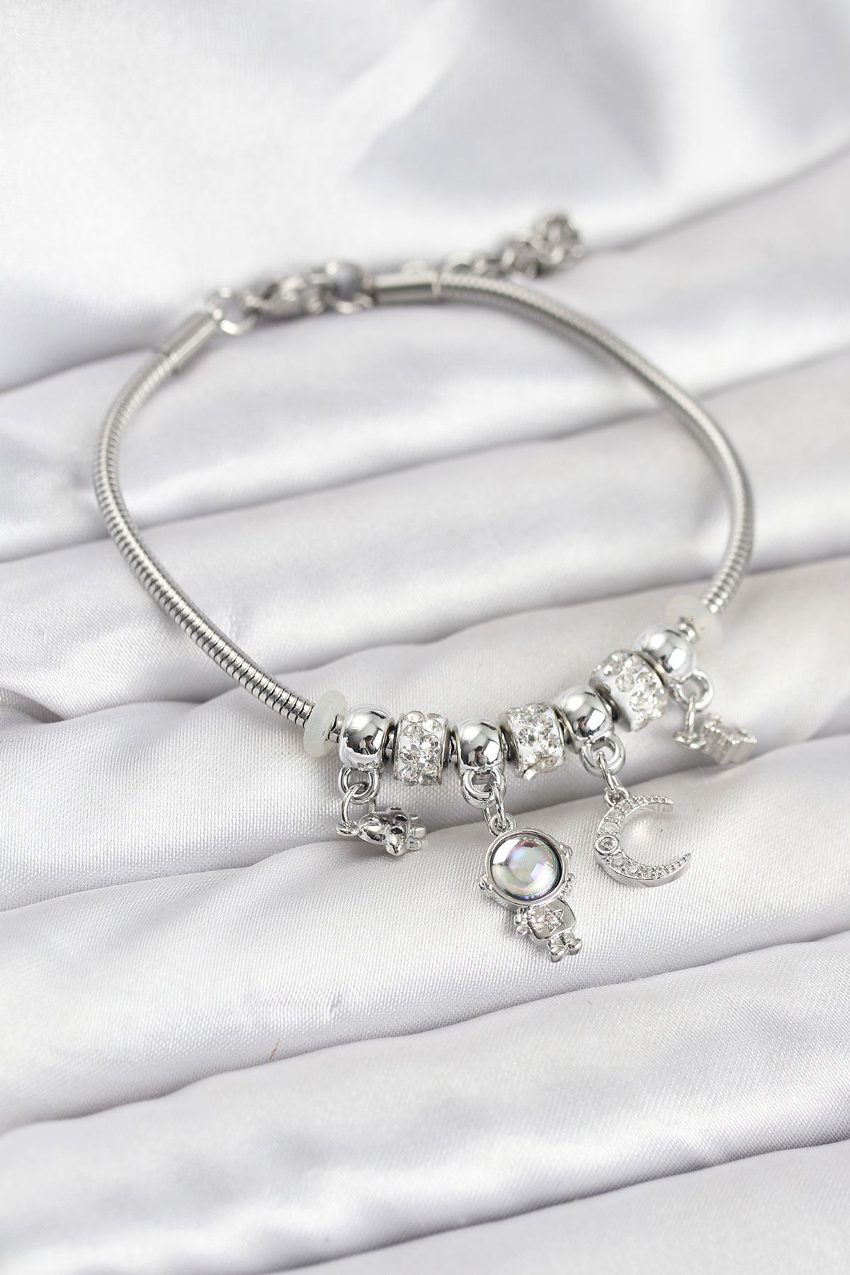 YRTCL Pirinç Gümüş Renk Uzay Tema Charmlı Kadın Bileklik