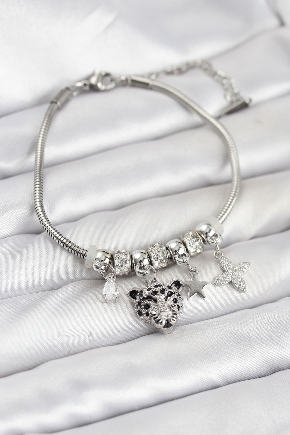 YRTCL Pirinç Gümüş Renk Kaplan Model Charmlı Kadın Bileklik