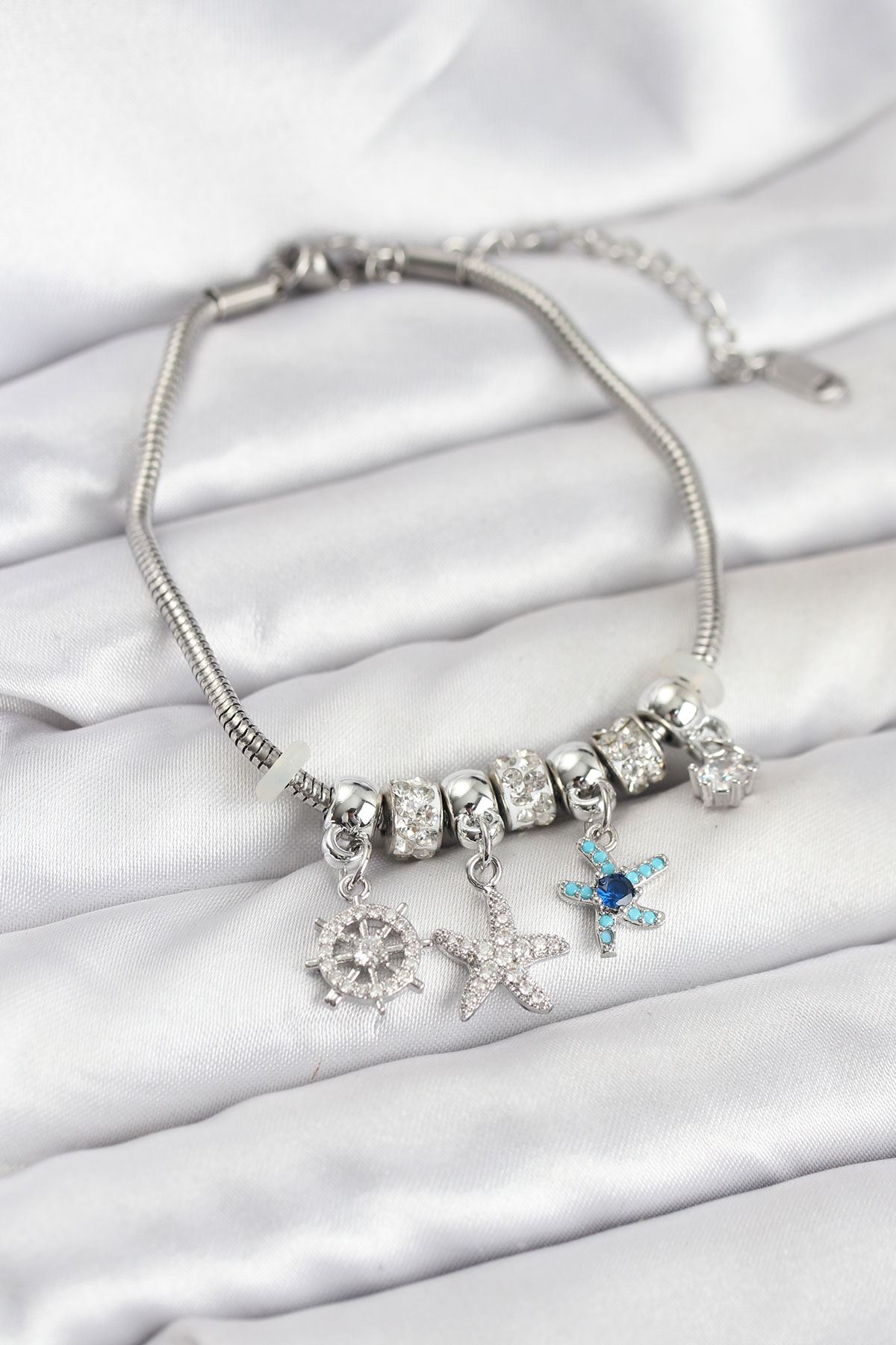 YRTCL Pirinç Gümüş Renk Deniz Tema Charmlı Kadın Bileklik