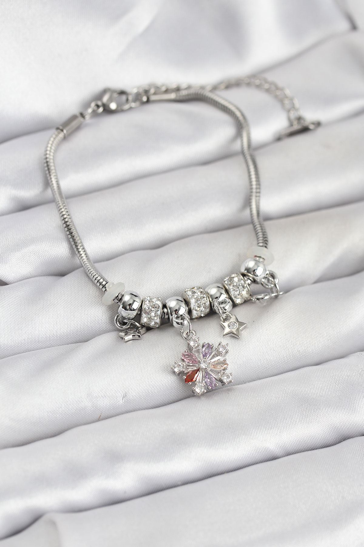 YRTCL Pirinç Gümüş Renk Renkli Yıldız Charmlı Kadın Bileklik