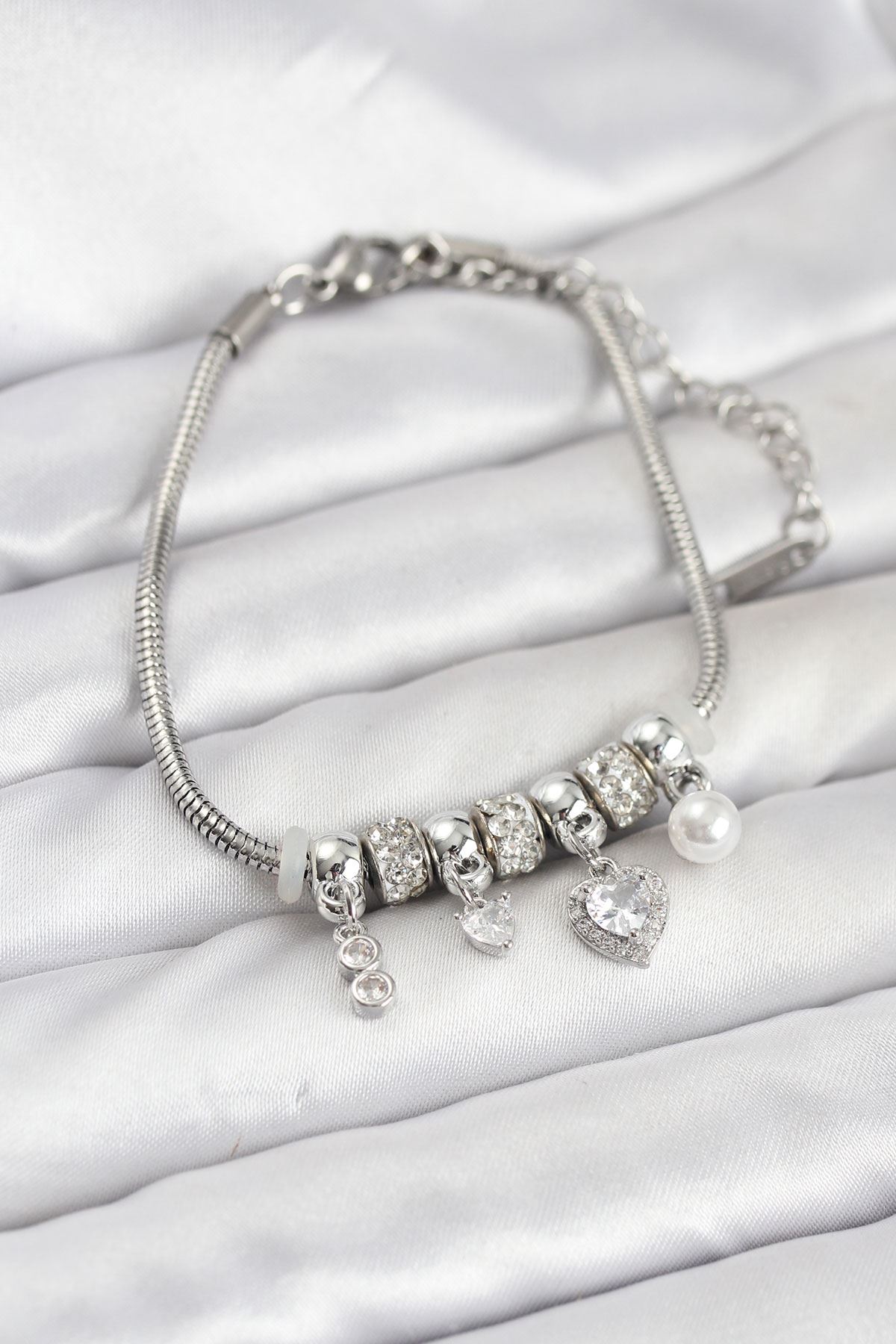 YRTCL Pirinç Gümüş Renk Kalp Charmlı Kadın Bileklik