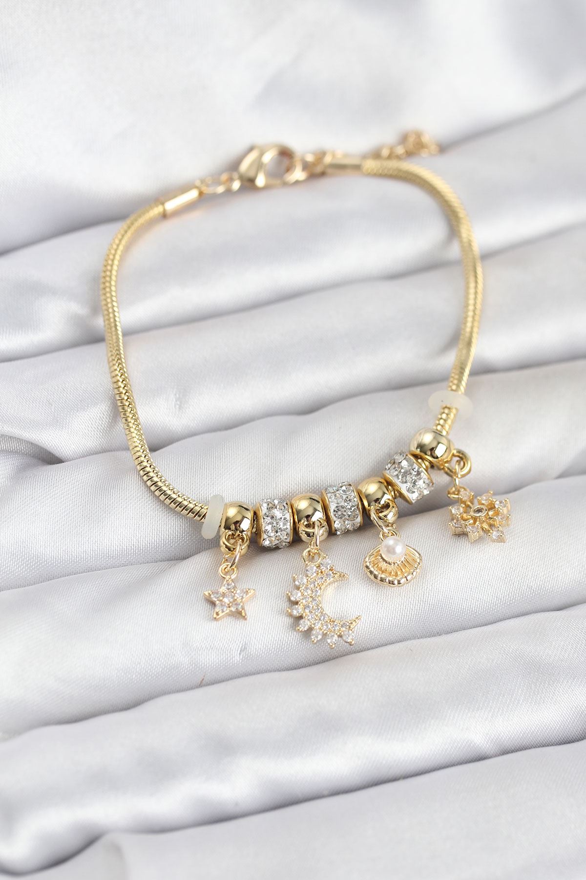 YRTCL Pirinç Gold Renk Ay Charm Model Charmlı Kadın Bileklik