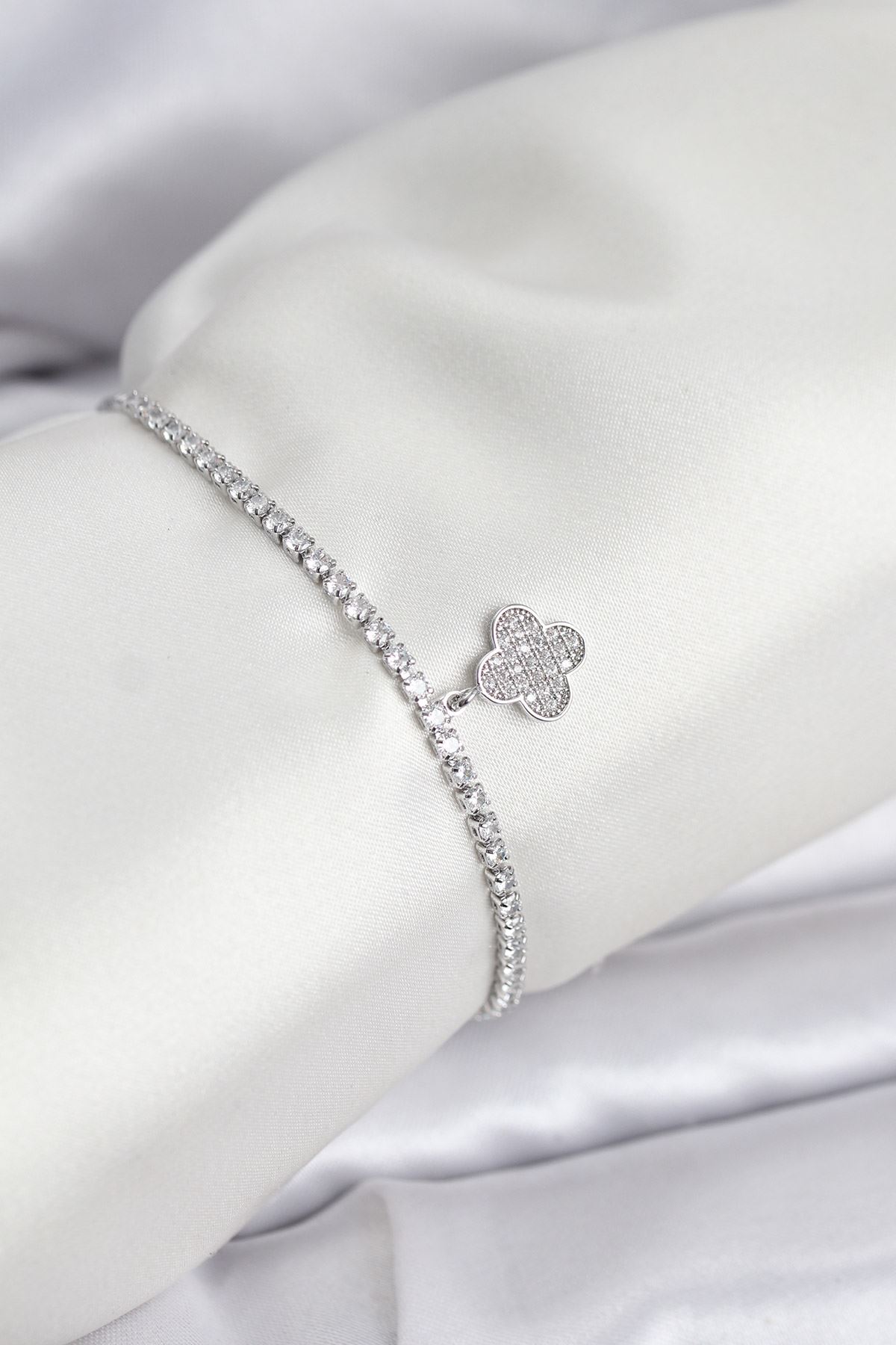 YRTCL Yonca Model Zirkon Taşlı Gümüş Renk Asansörlü Su Yolu Bileklik