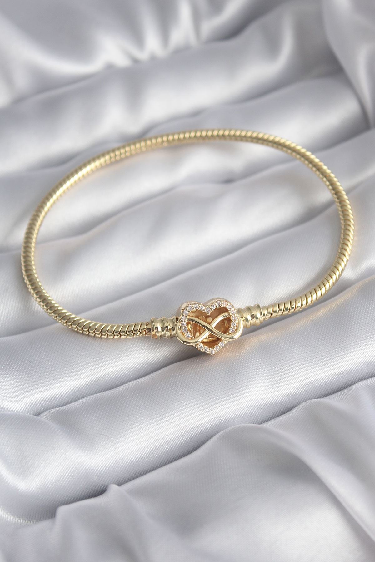 YRTCL Pirinç Gold Renk Zirkon Taşlı Kalp Sonsuzluk Model Charm Kadın Bileklik