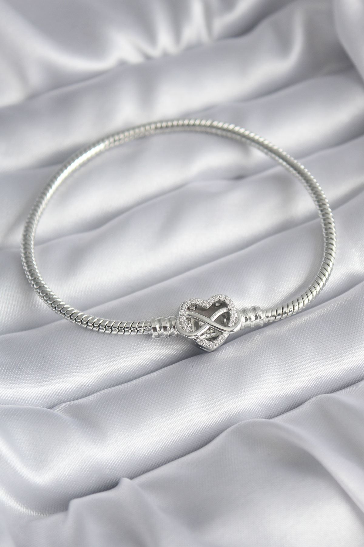 YRTCL Pirinç Gümüş Renk Zirkon Taşlı Kalp Sonsuzluk Model Charm Kadın Bileklik