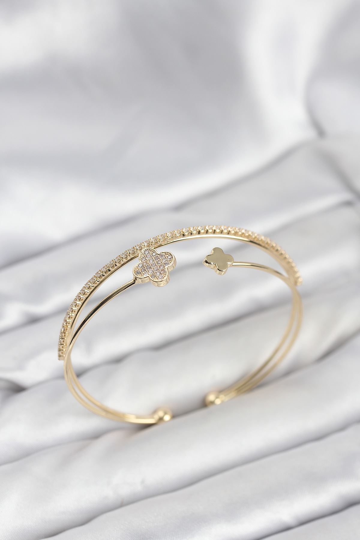 YRTCL Yonca Model Pirinç Gold Renk Kadın Bileklik