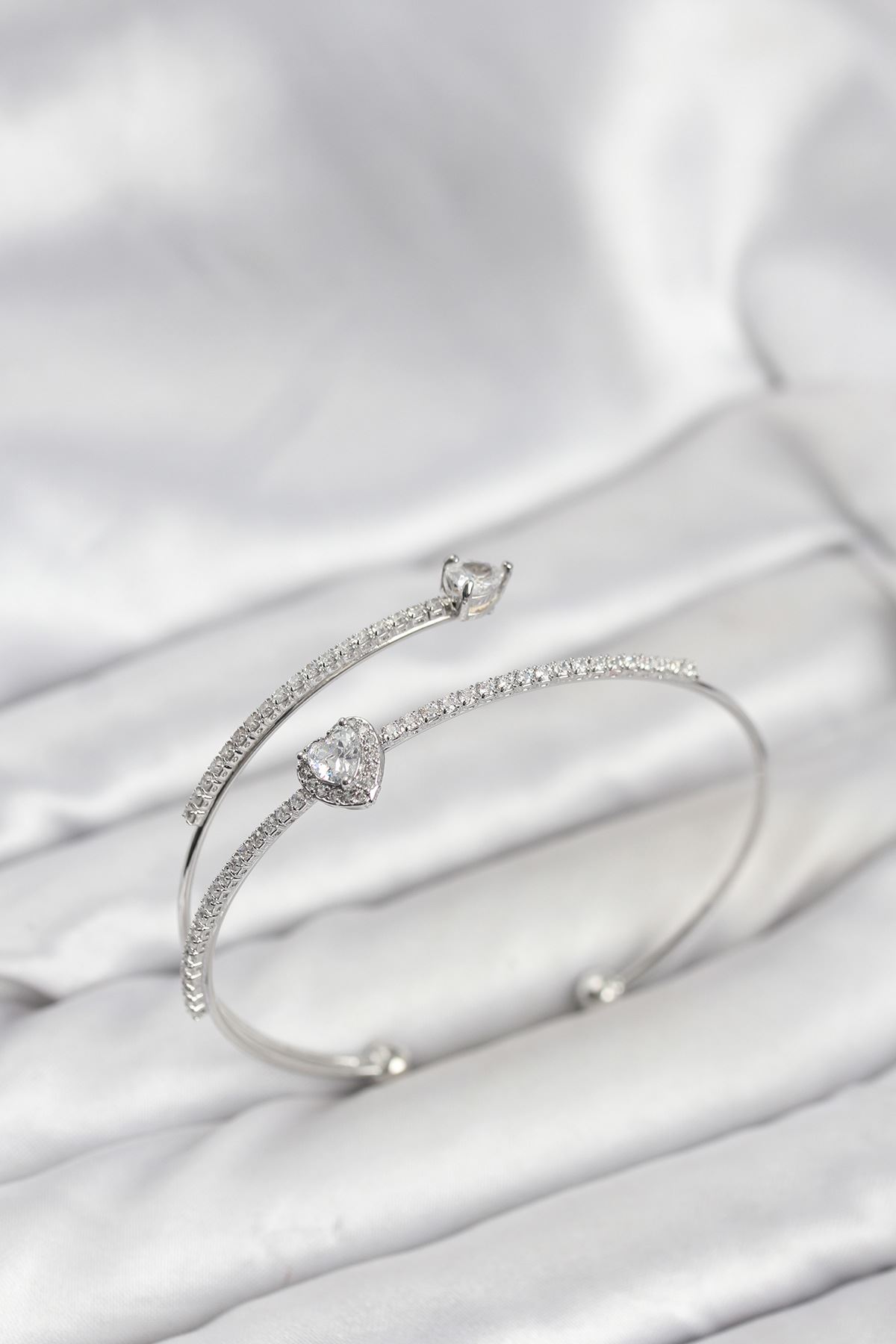 YRTCL Kalp Model Pirinç Gümüş Renk Kadın Bileklik