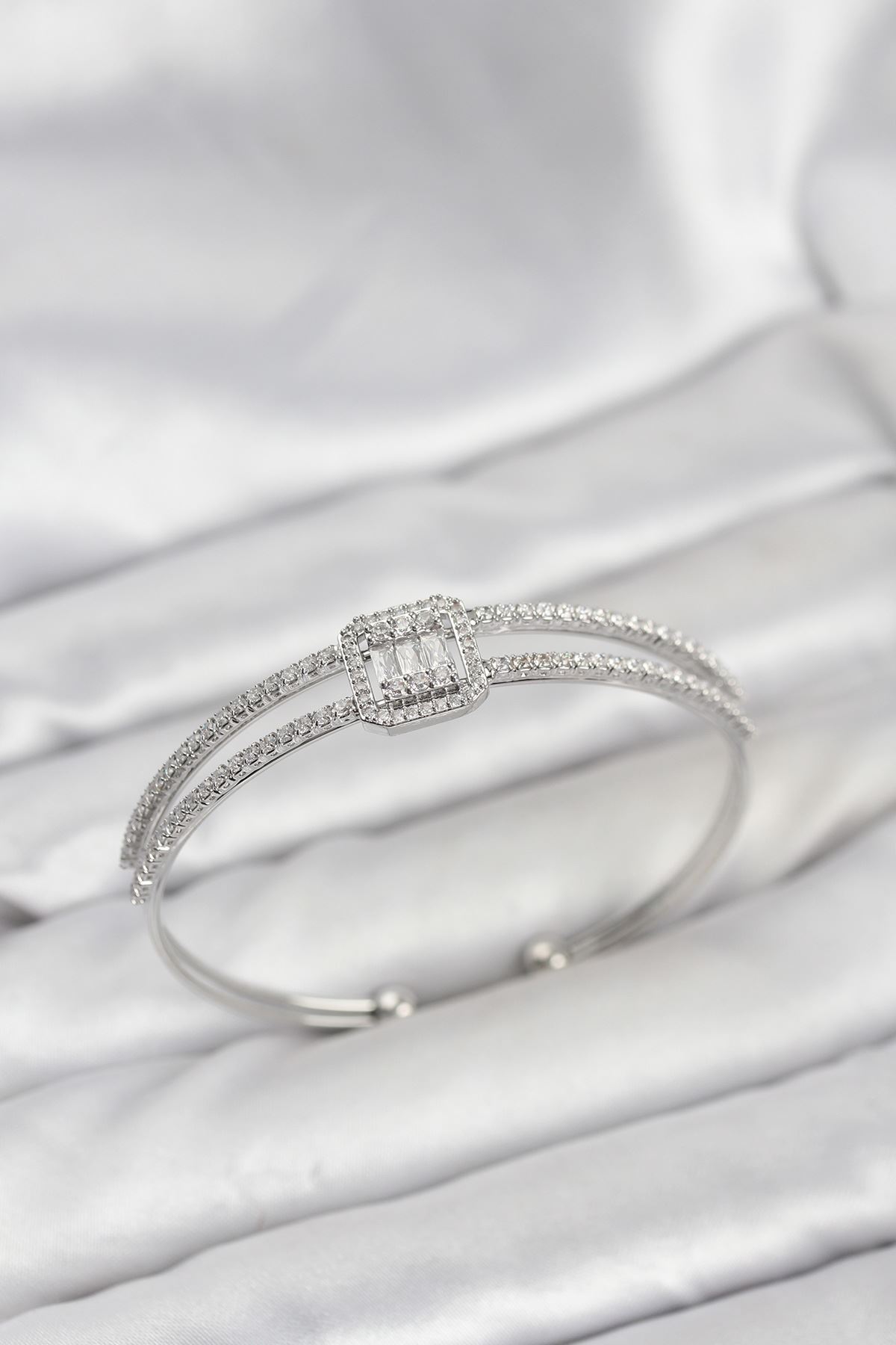 YRTCL Pirinç Gümüş Renk Baget Model Kadın Bileklik