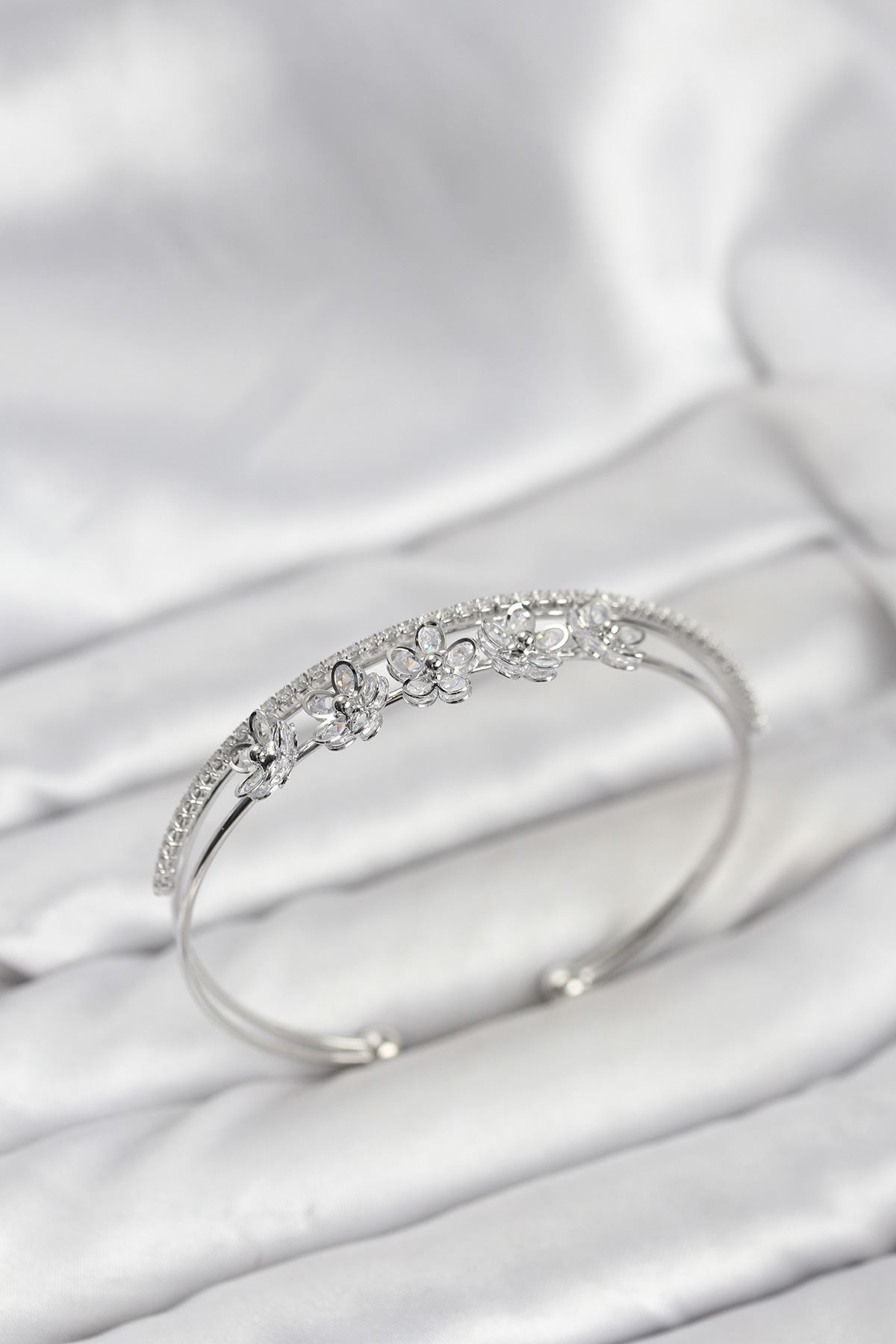 YRTCL Çiçek Model Pirinç Gümüş Renk Kadın Bileklik