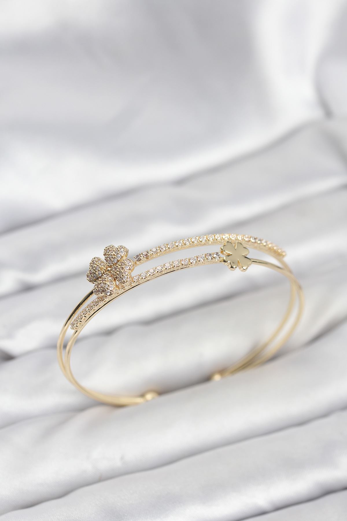 YRTCL Pirinç Gold Renk Yonca Model Kadın Bileklik