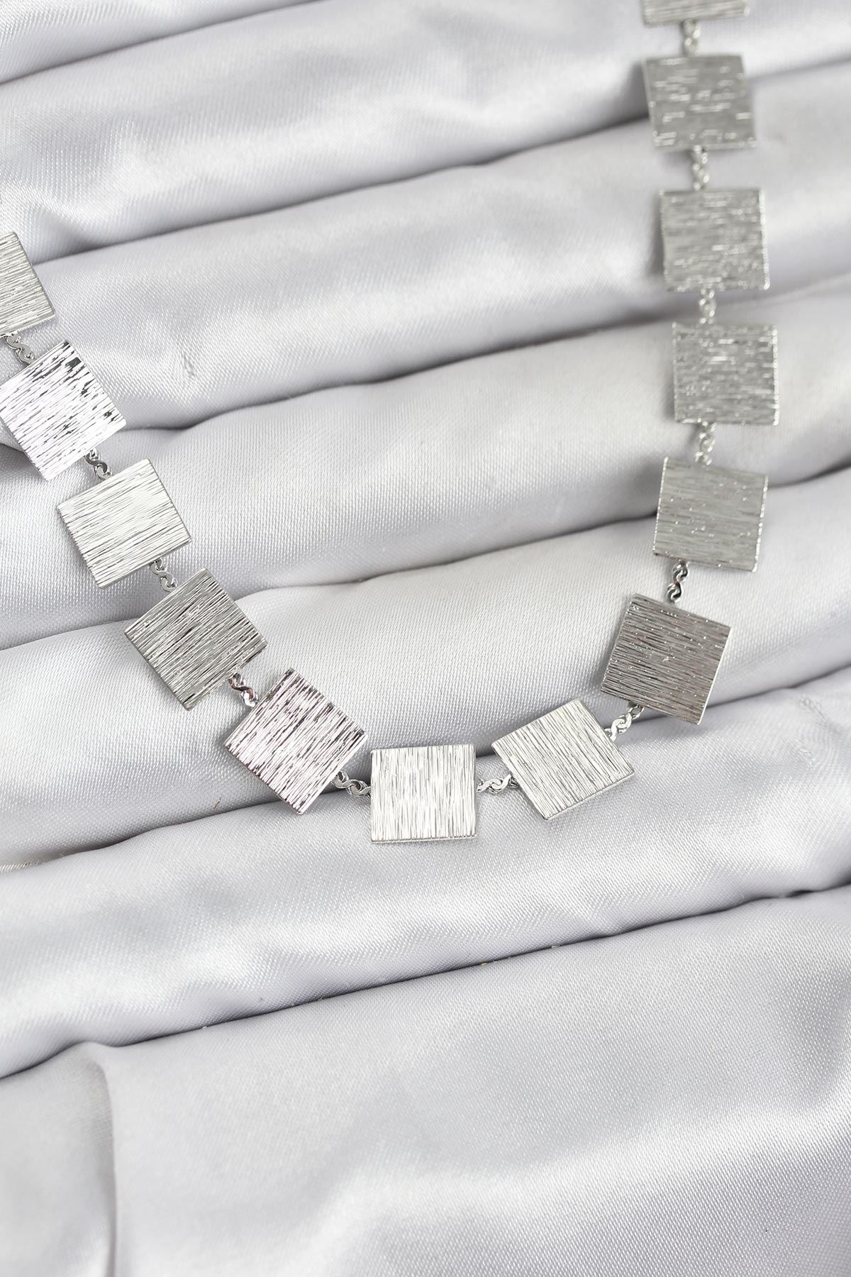 YRTCL Kare Plaka Model Gümüş Renk Kadın Kolye