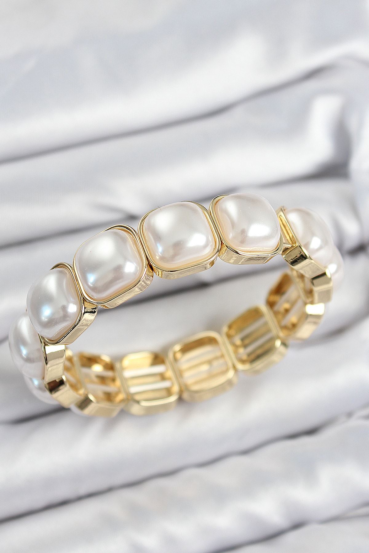 YRTCL Pirinç Kare İnci Model Gold Renk Lastikli Kadın Bileklik