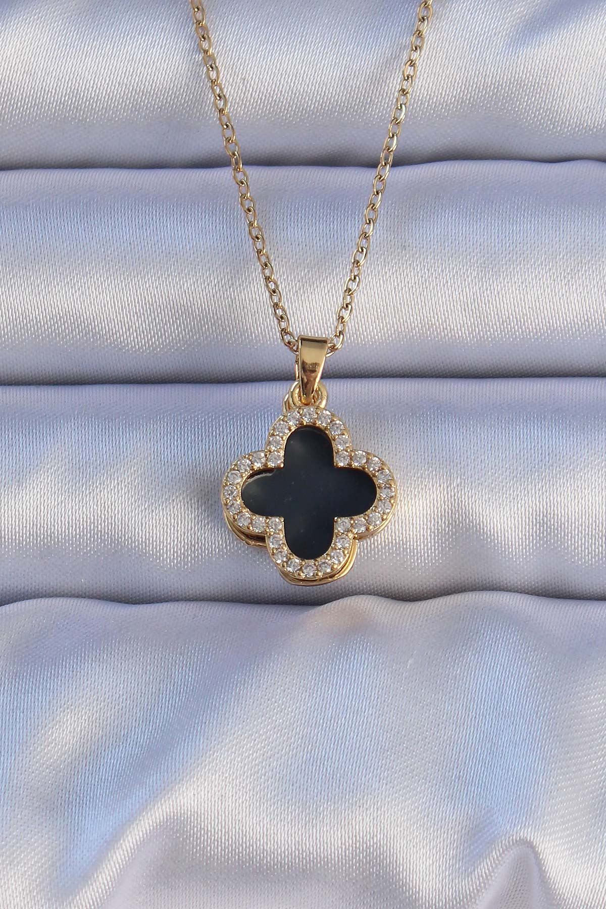 YRTCL 316L Çelik Gold Renk Siyah Mineli Zirkon Taşlı Yonca Figürlü Kolye