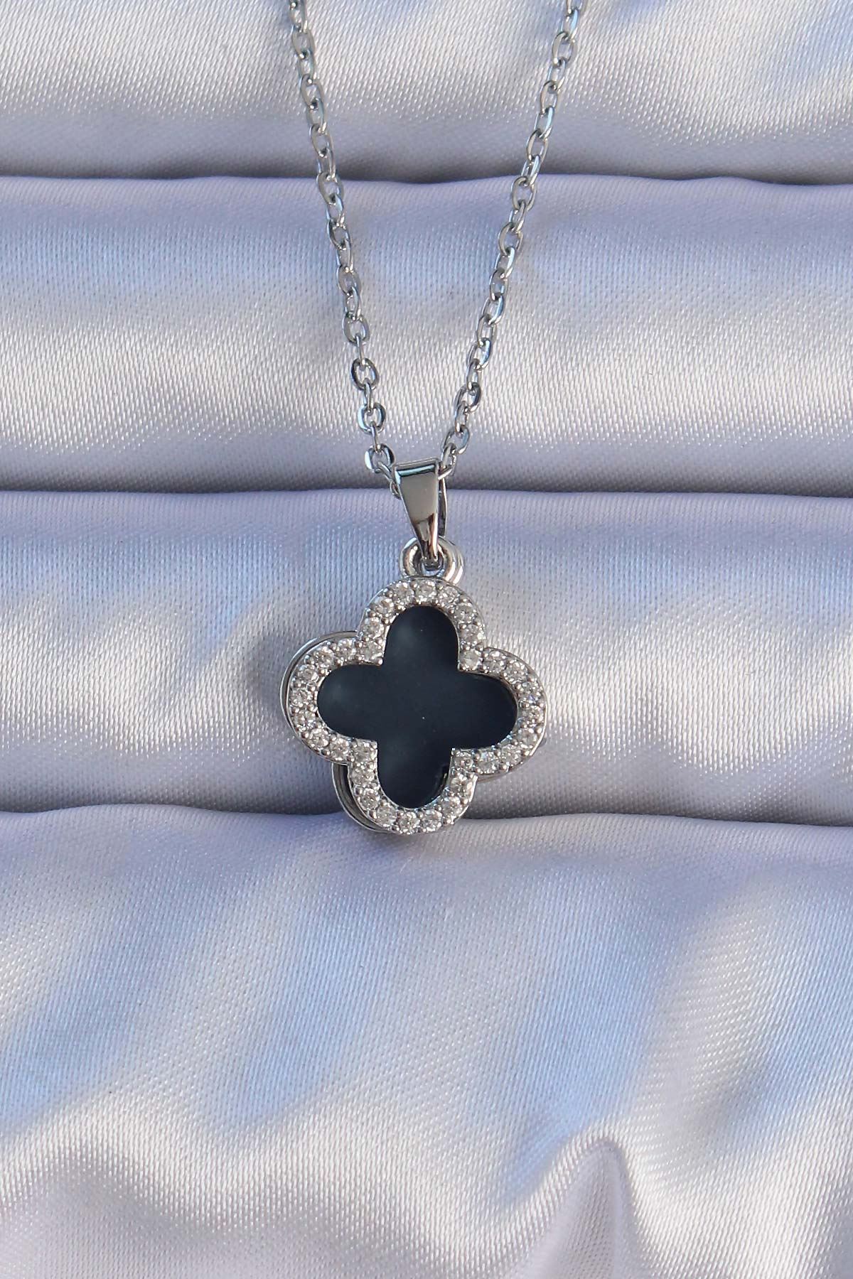 YRTCL 316L Çelik Gümüş Renk Siyah Mineli Zirkon Taşlı Yonca Figürlü Kolye