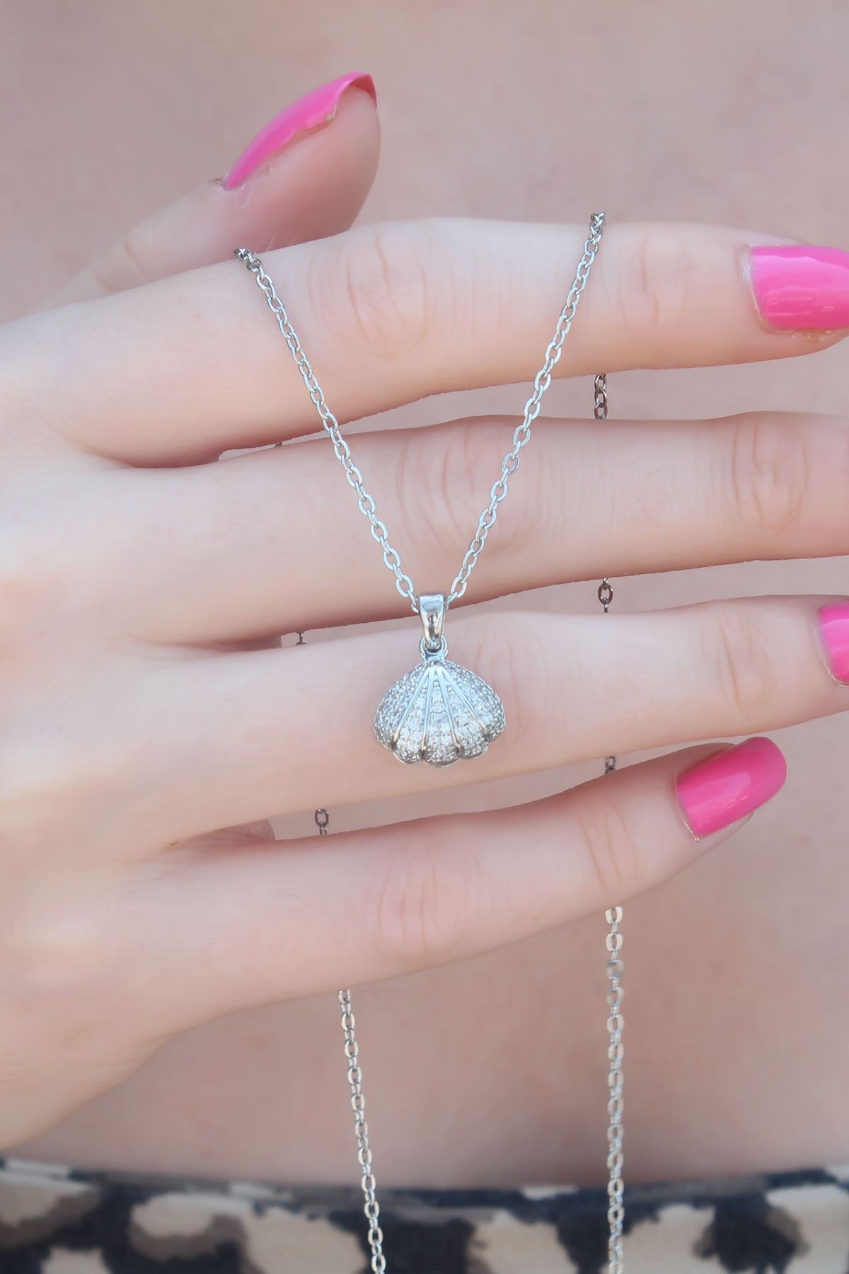 YRTCL 316L Çelik Gümüş Renk Açılır Midye Model Kadın Kolye