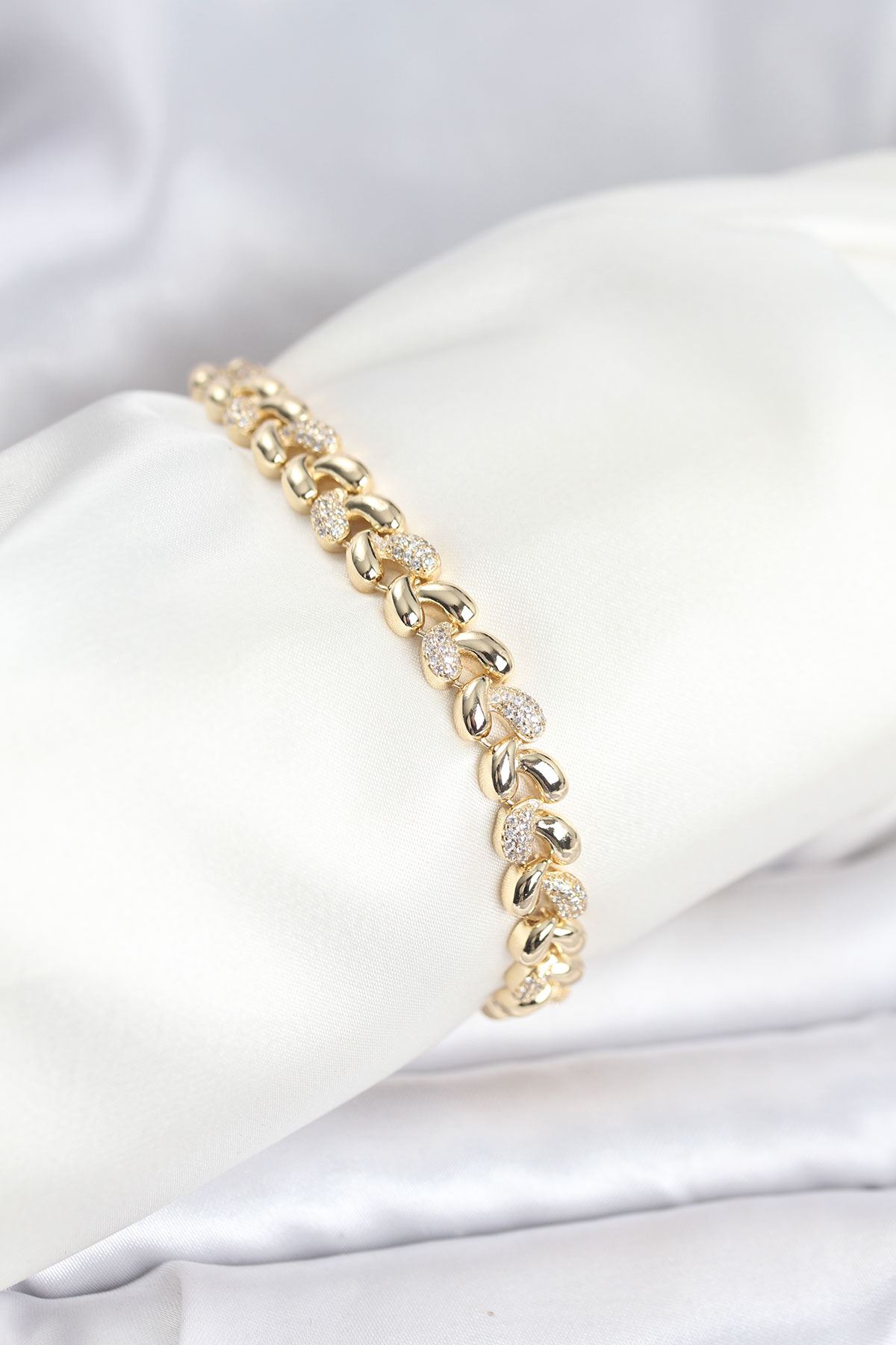 YRTCL Pirinç Gold Renk VIP Seri Sarmal Damla Model Zirkon Taşlı Kadın Bileklik