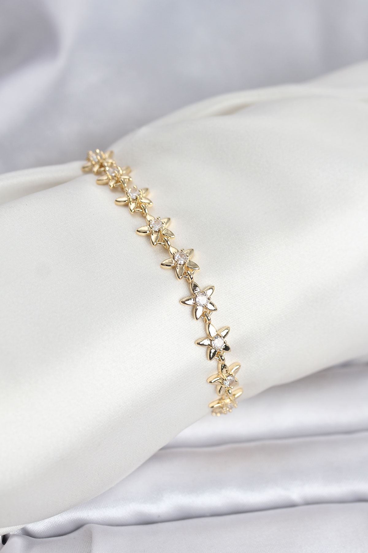 YRTCL Pirinç Gold Renk VIP Seri Sıralı Taşlı Yıldız Model Zirkon Taşlı Kadın Bileklik