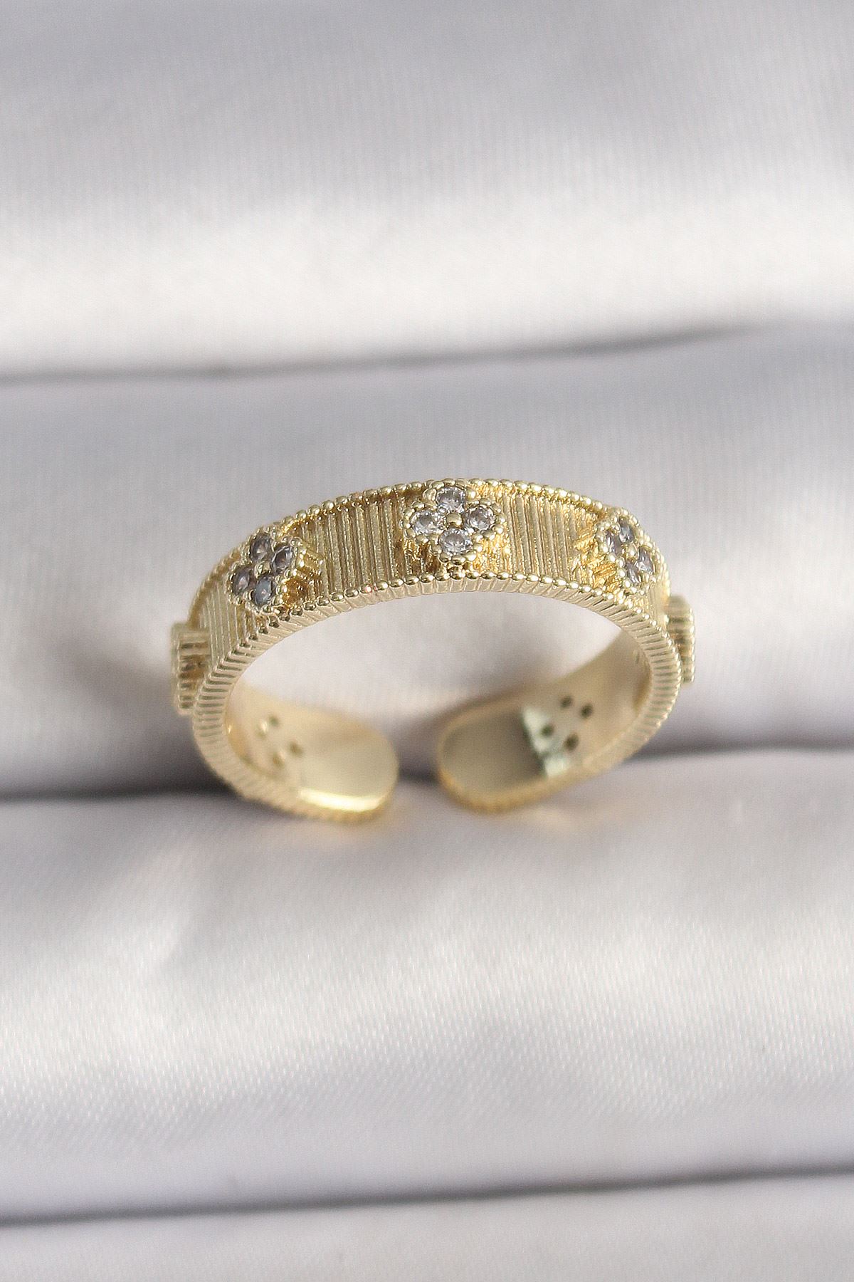 YRTCL Pirinç Gold Renk Zirkon Taşlı Yonca İşlemeli Ayarlanabilir Yüzük