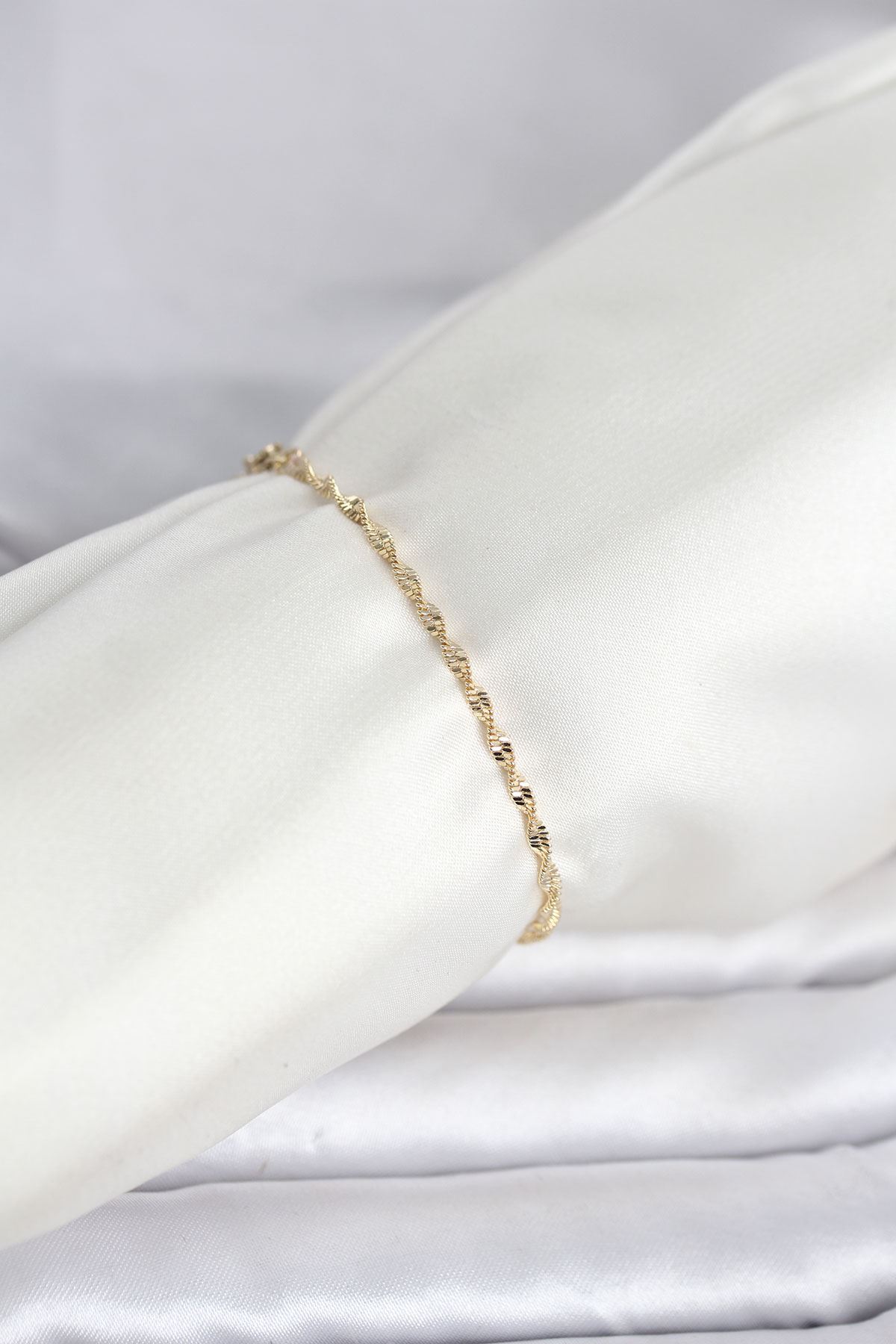 YRTCL CM 14K Gold Renk Yassı Ezme Burgu Model Kadın Bileklik