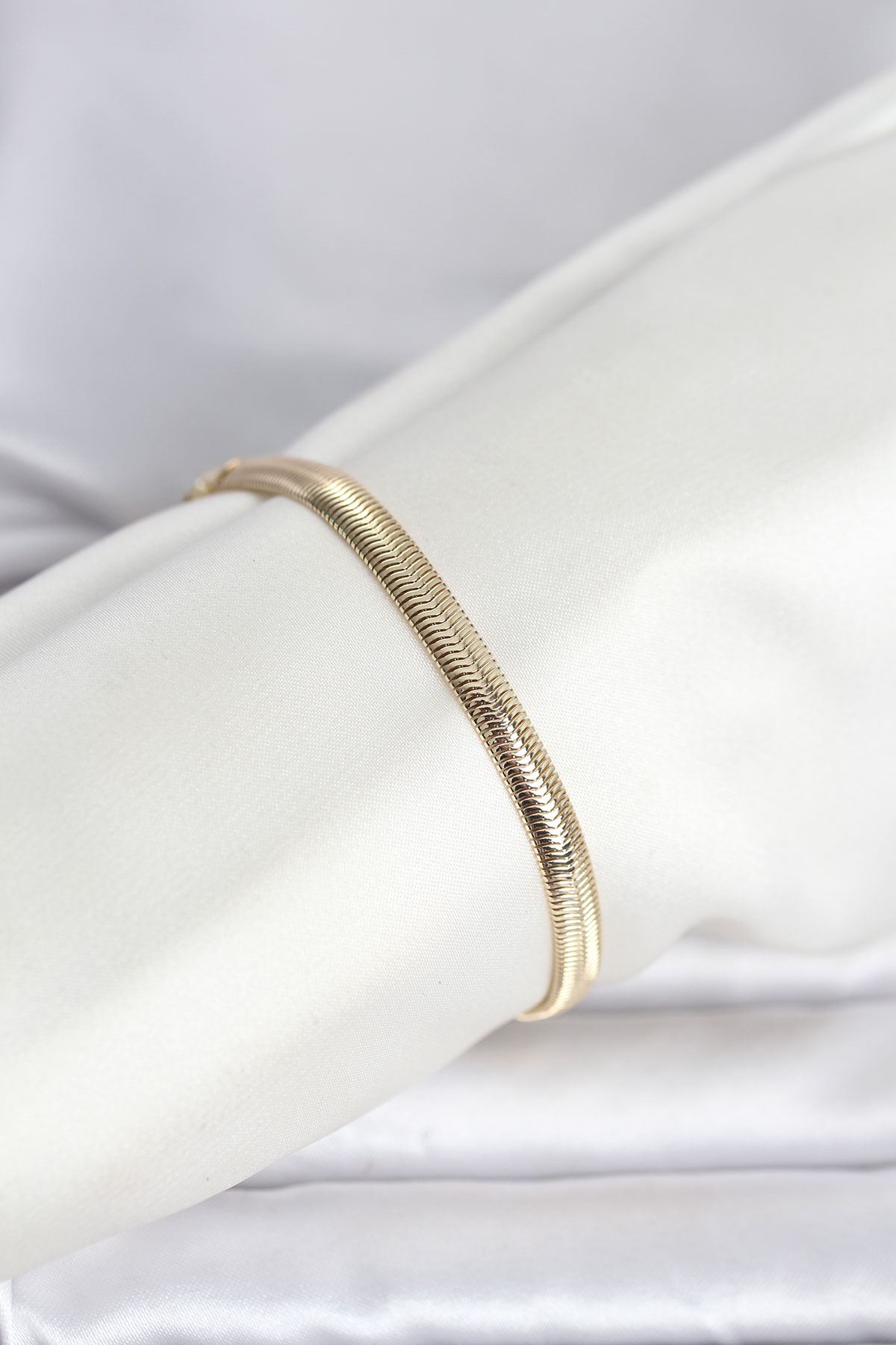 YRTCL CM 14K Gold Renk Yassı Zincir Yılan Model Kadın Bileklik