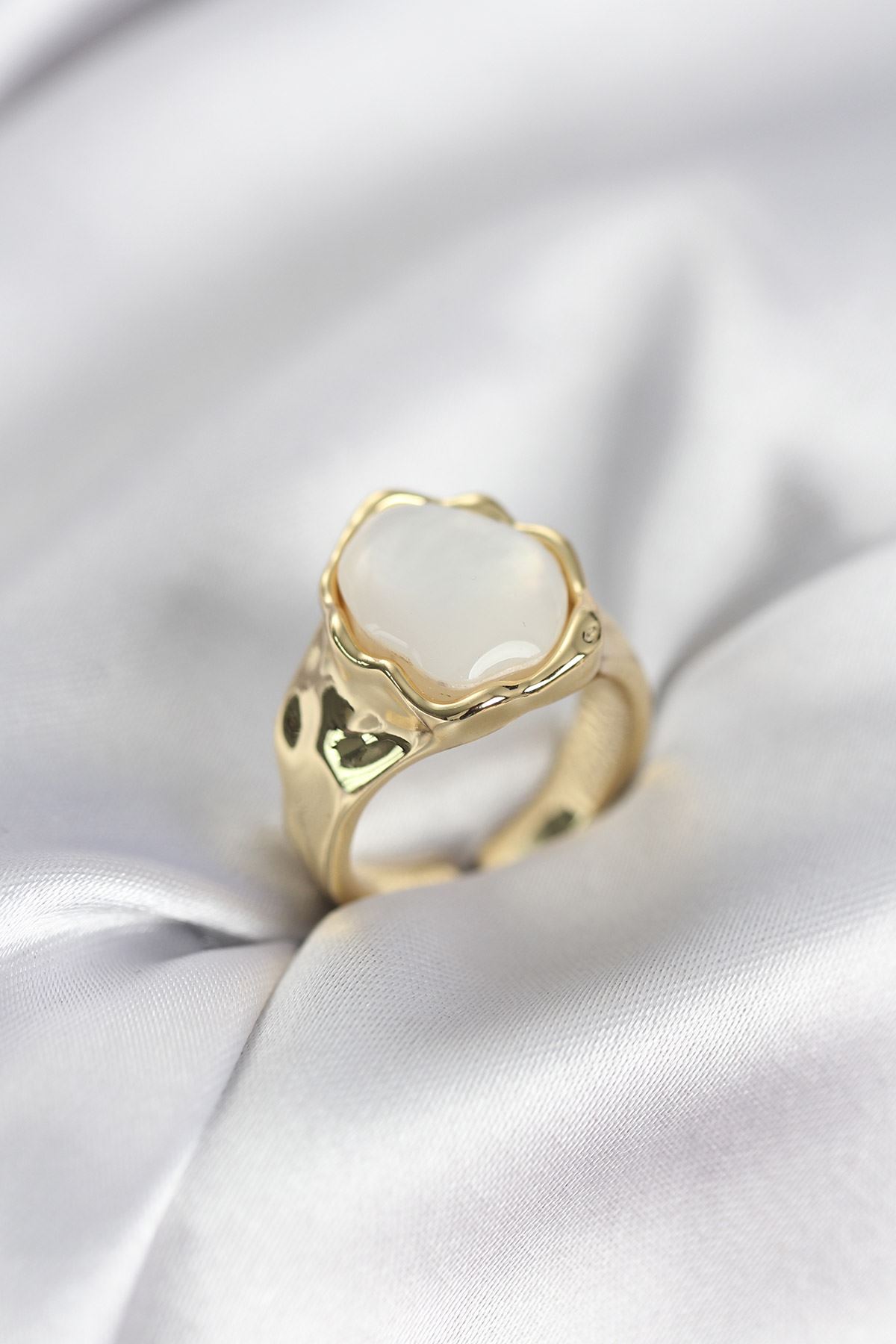 YRTCL Gold Renk Beyaz Taşlı Vintage Kadın Yüzük