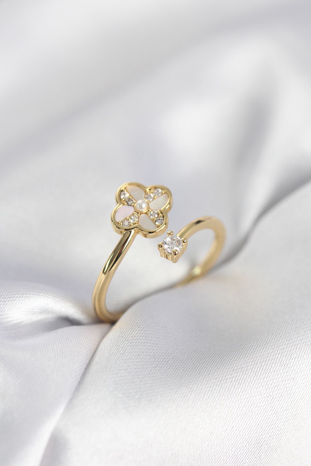 YRTCL Gold Renk Zirkon Taşlı Yonca Model Kadın Yüzük