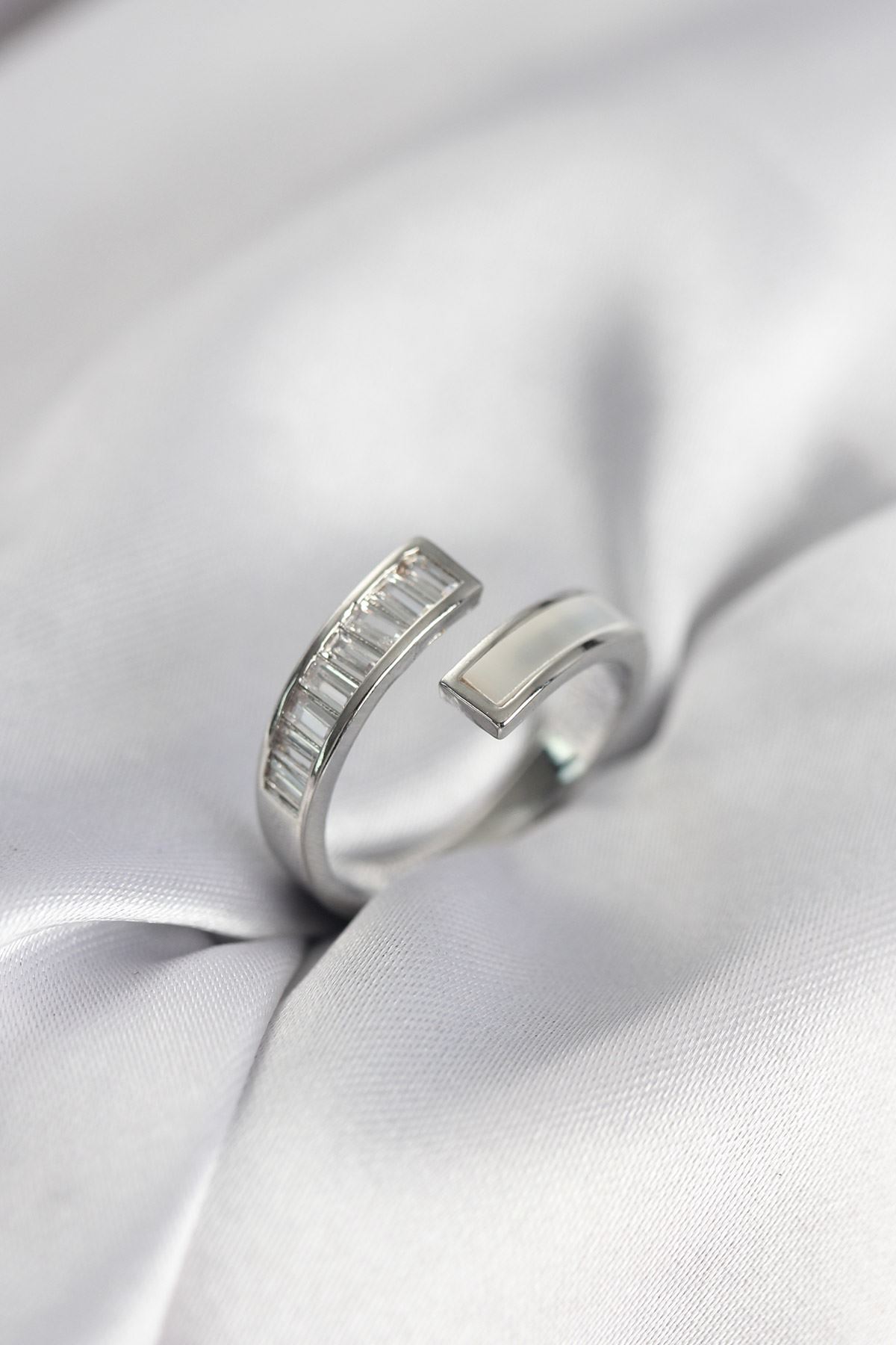 YRTCL Gümüş Renk Sedefli Baget Zirkon Taşlı Kadın Yüzük