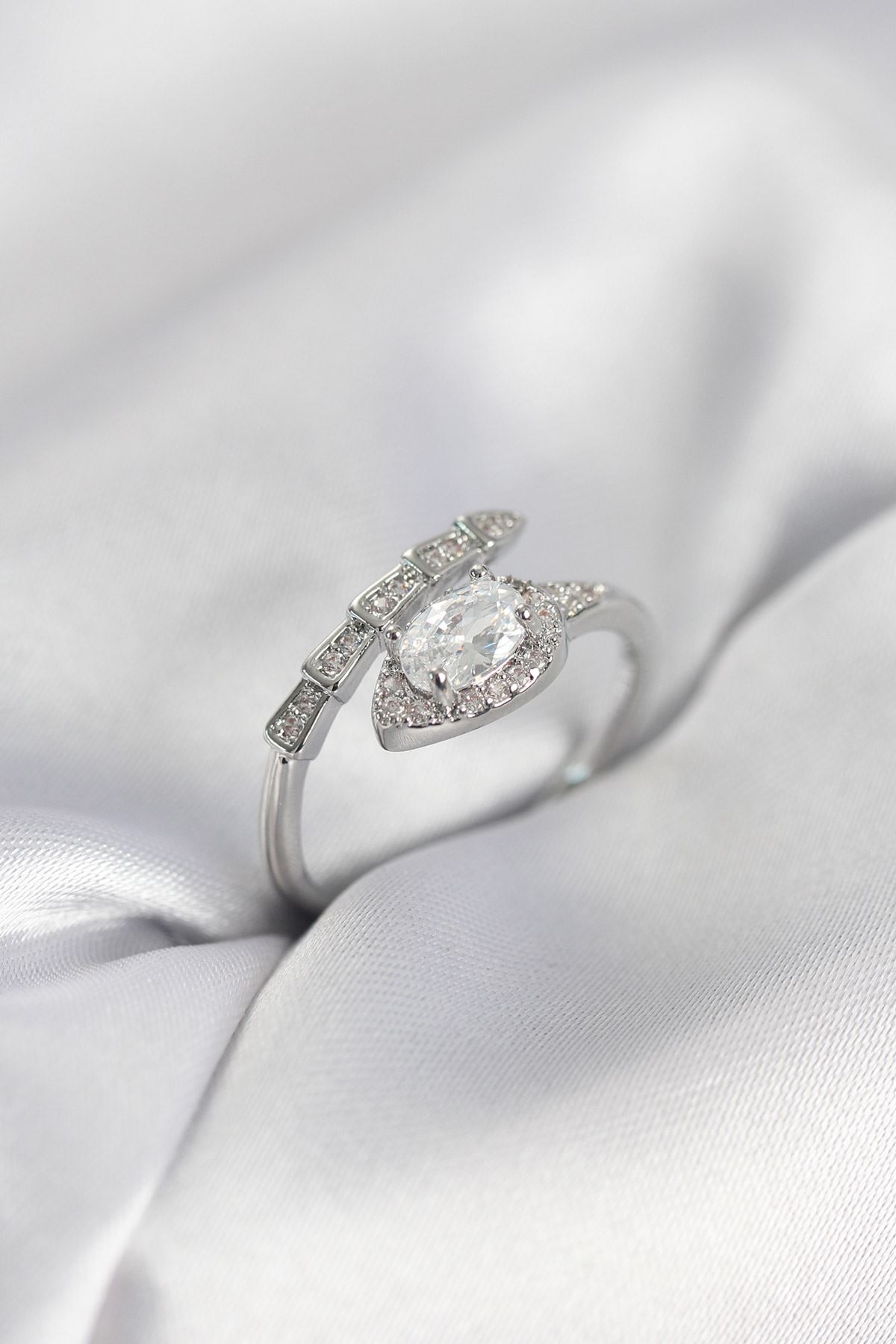 YRTCL Yılan Model Gümüş Renk Zirkon Taşlı Kadın Yüzük