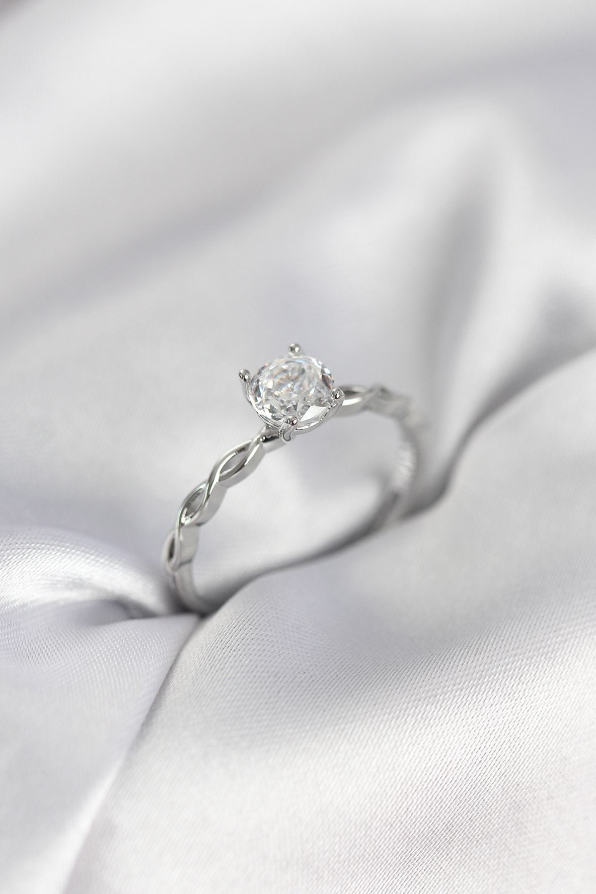 YRTCL Gümüş Renk Sarmal Zincir Model Tek Taş Model Zirkon Taşlı Kadın Yüzük