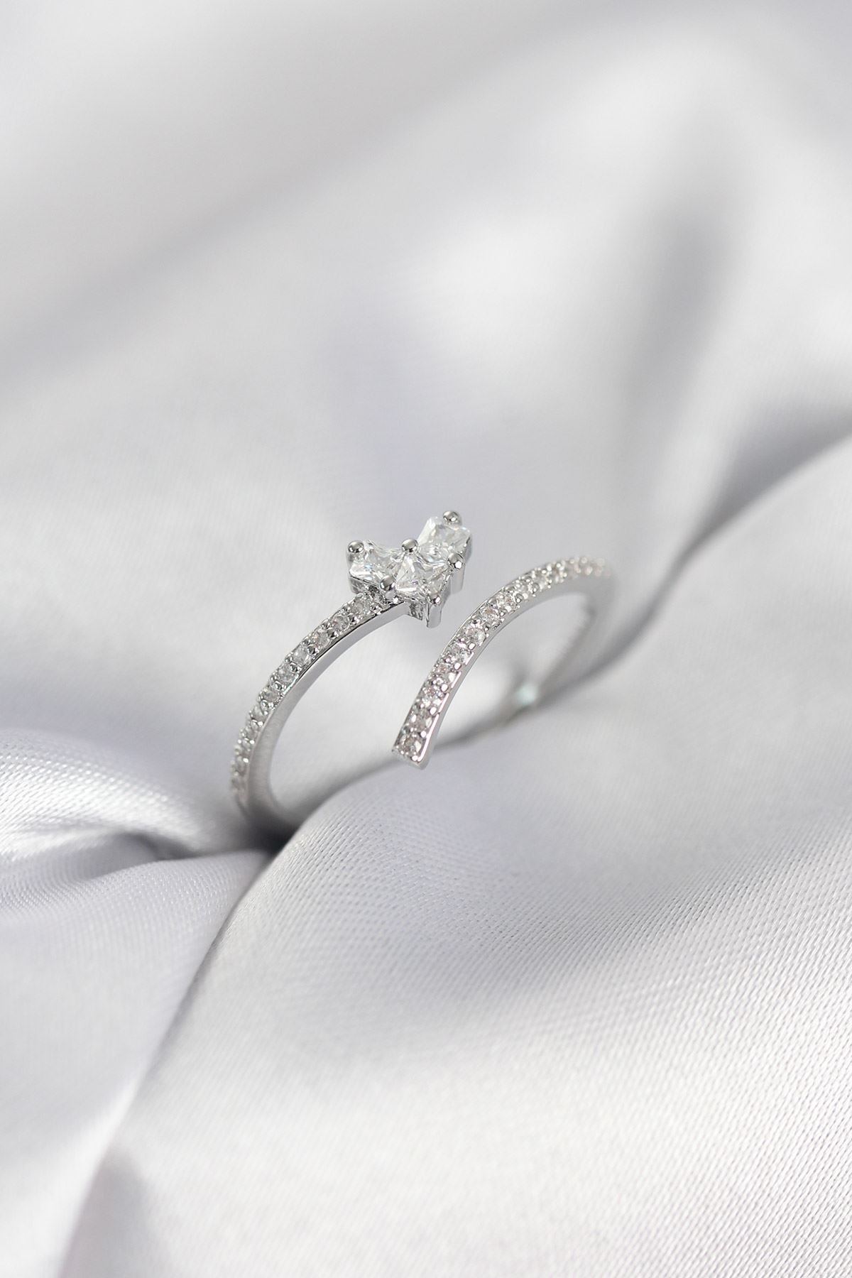 YRTCL Gümüş Renk Zirkon Taşlı Kuyruklu Kalp Model Kadın Yüzük