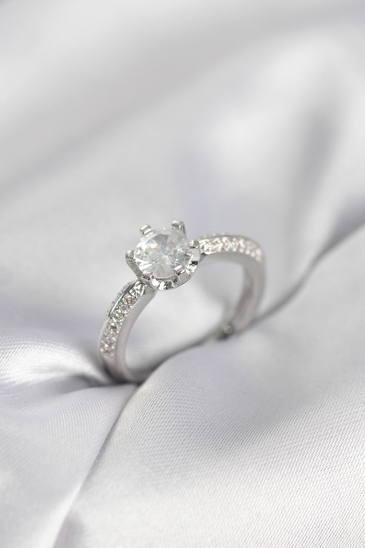 YRTCL Tek Taş Model Zirkon Taşlı Gümüş Renk Kadın Yüzük