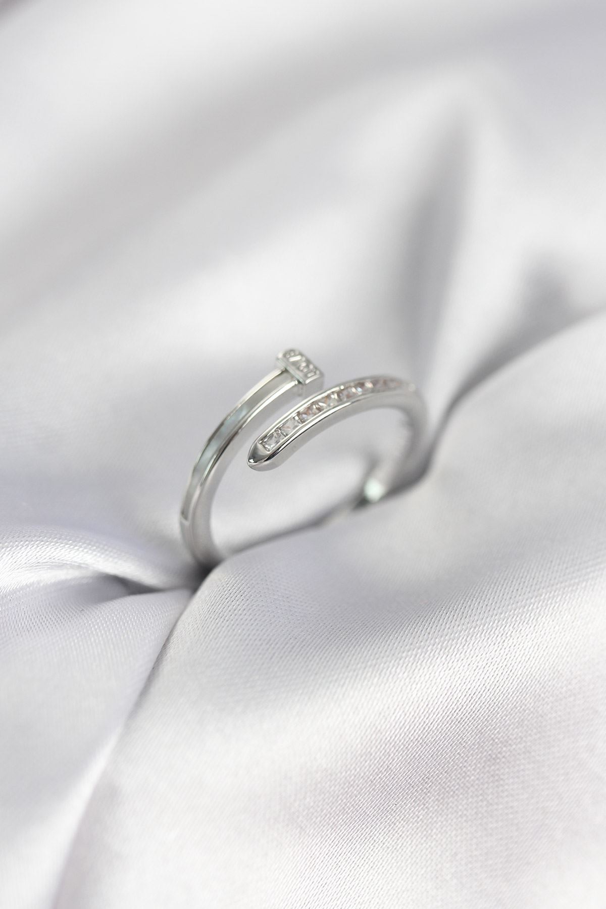 YRTCL Zirkon Taşlı Gümüş Renk Yassı Çivi Model Kadın Yüzük