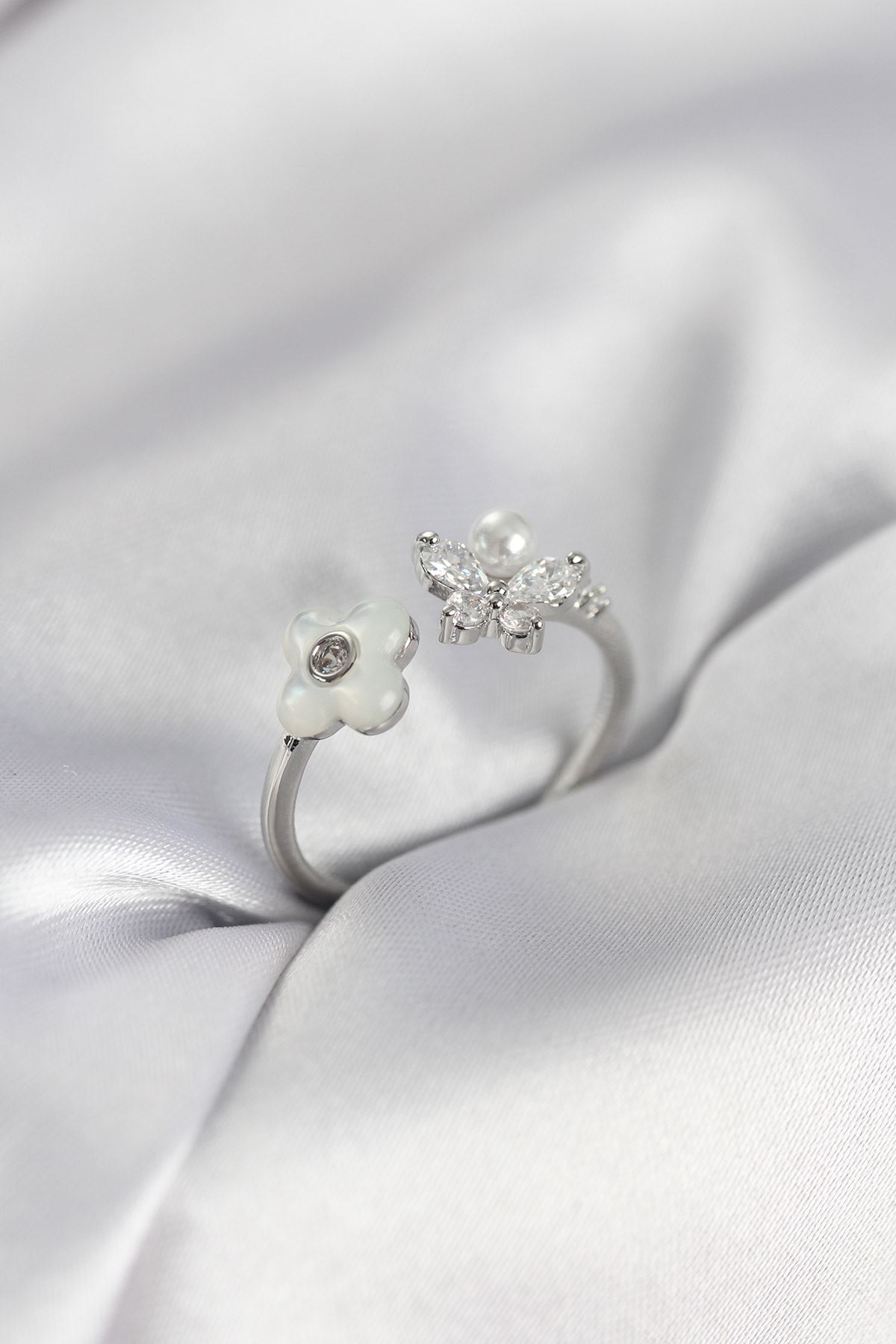 YRTCL Gümüş Renk Sedefli Çiçek Model Kadın Yüzük