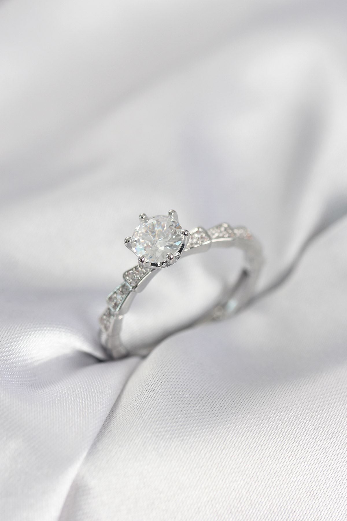 YRTCL Gümüş Renk Zirkon Taşlı Tek Taş Model Kadın Yüzük